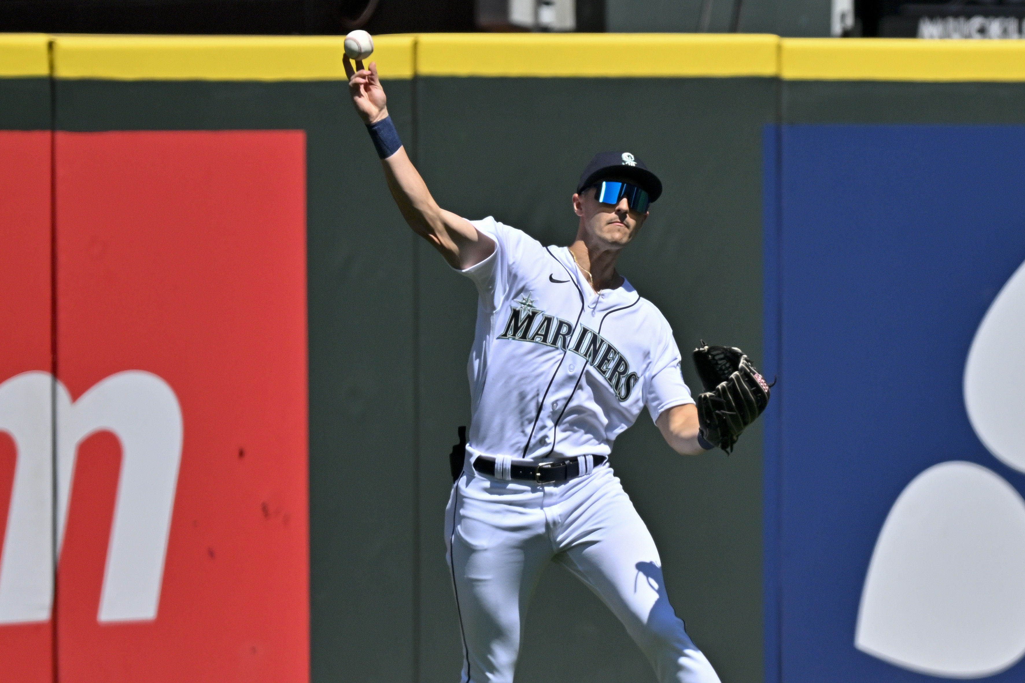 Lucky 13: Mariners top Yankees in extras for tense 1-0 win