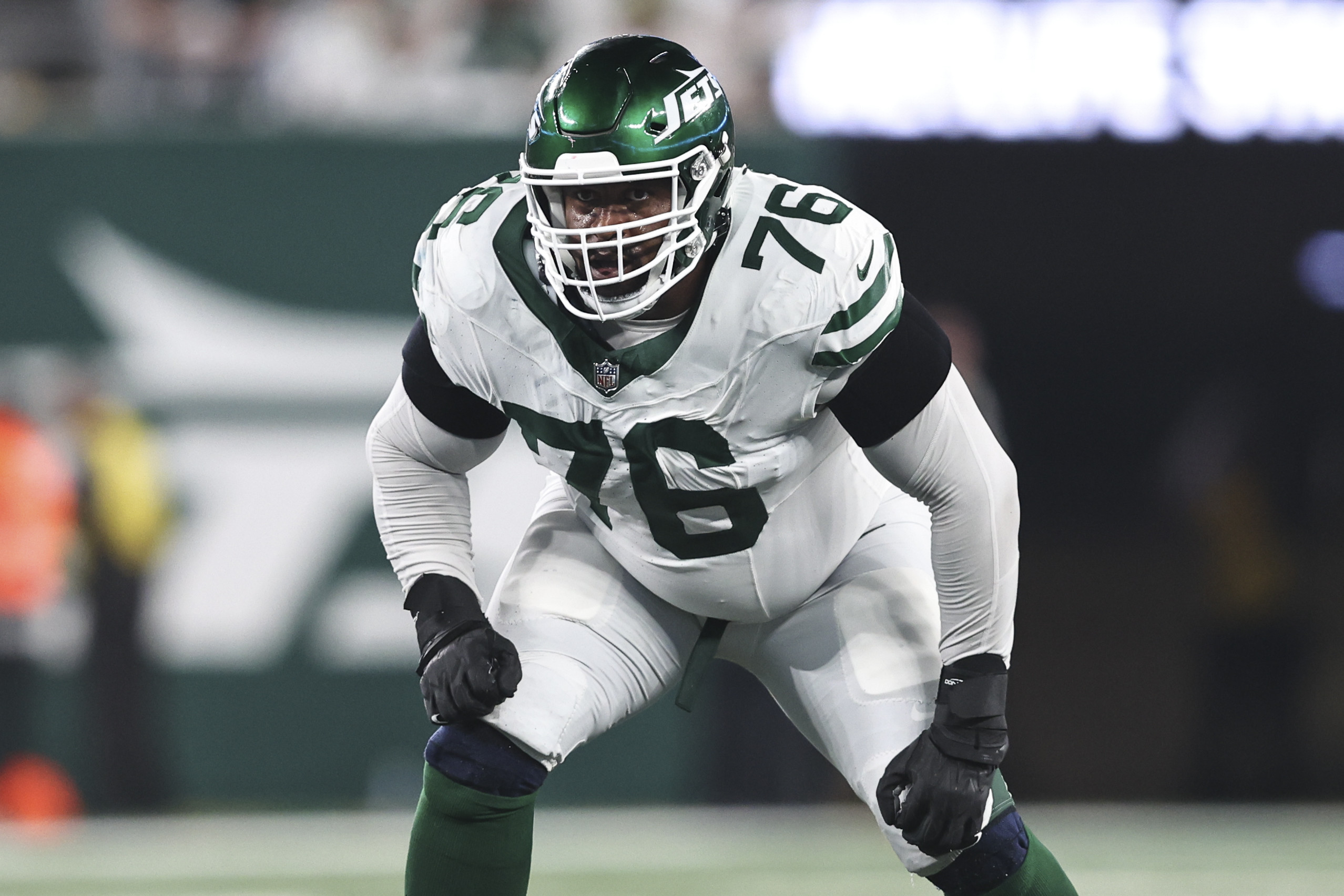 Jets LT Duane Brown placed on IR with hip injury - ABC7 New York