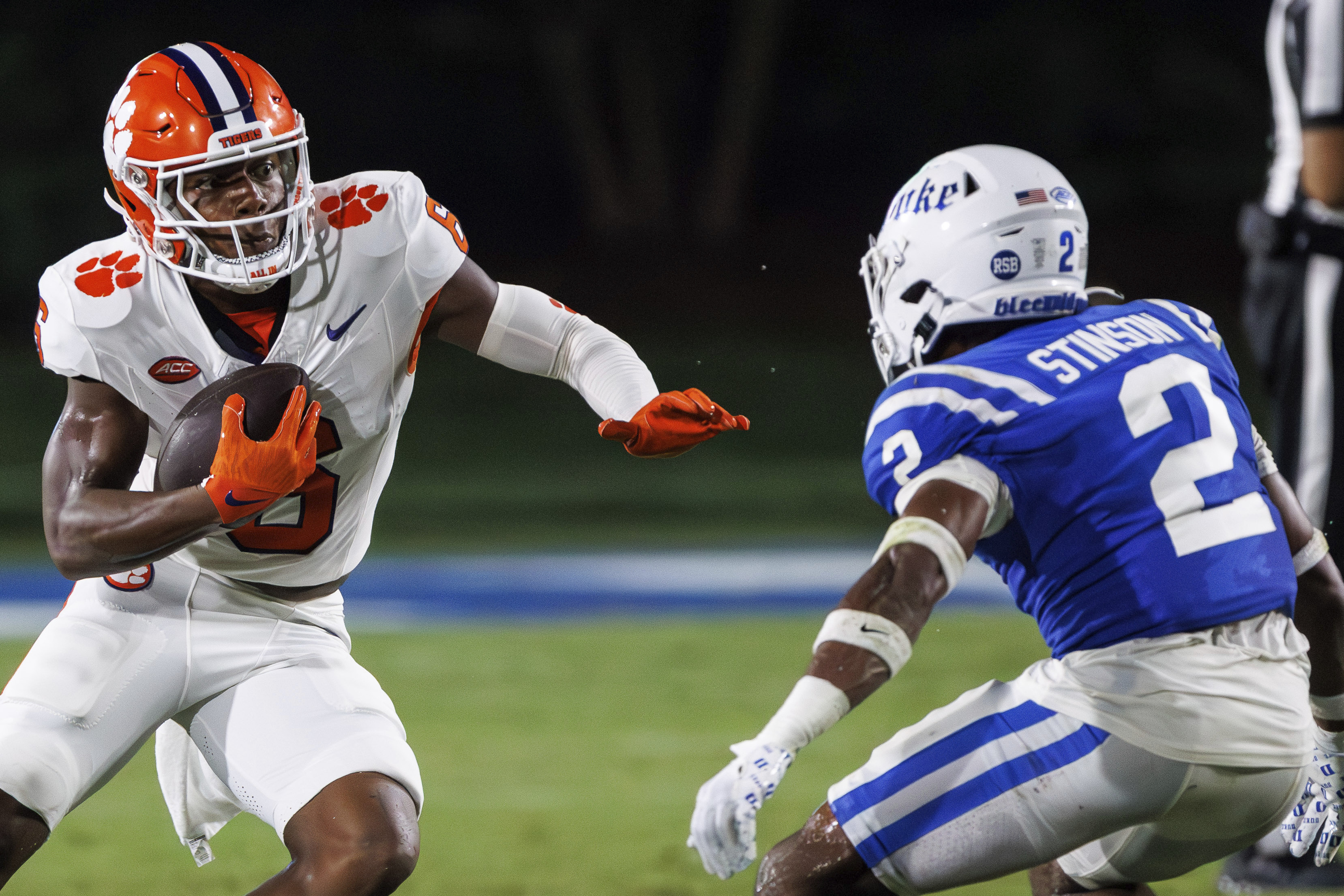 Swinney puts the clamp on different uniform combinations