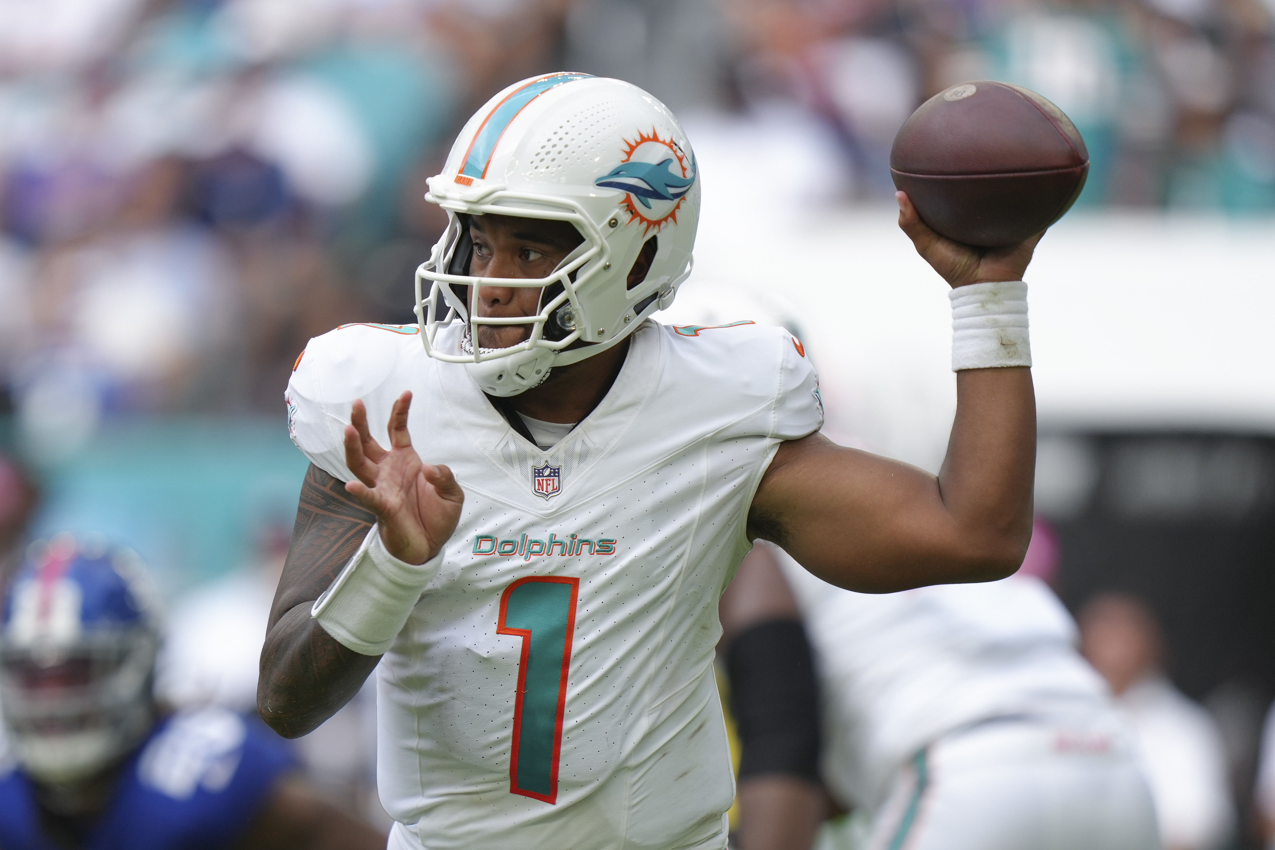 Dolphins' thin backfield gets thinner as Jeff Wilson Jr. placed on injured  reserve