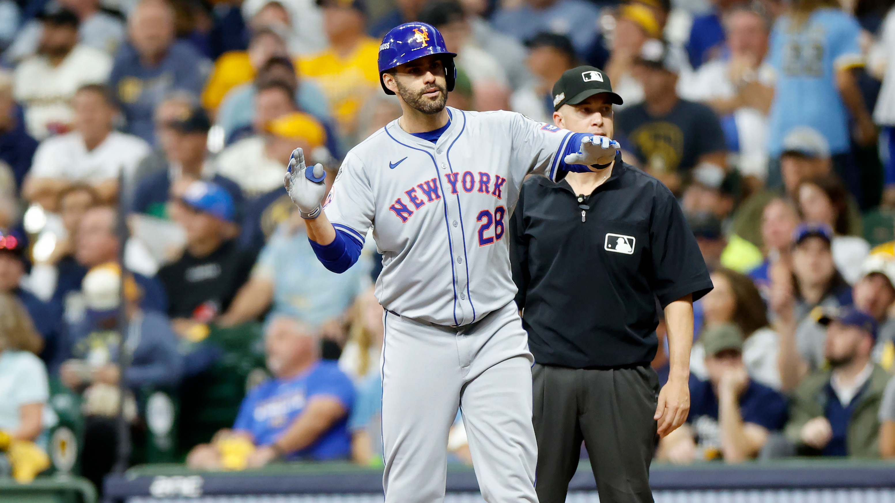 Mets Rally for Game 1 Win 🍎