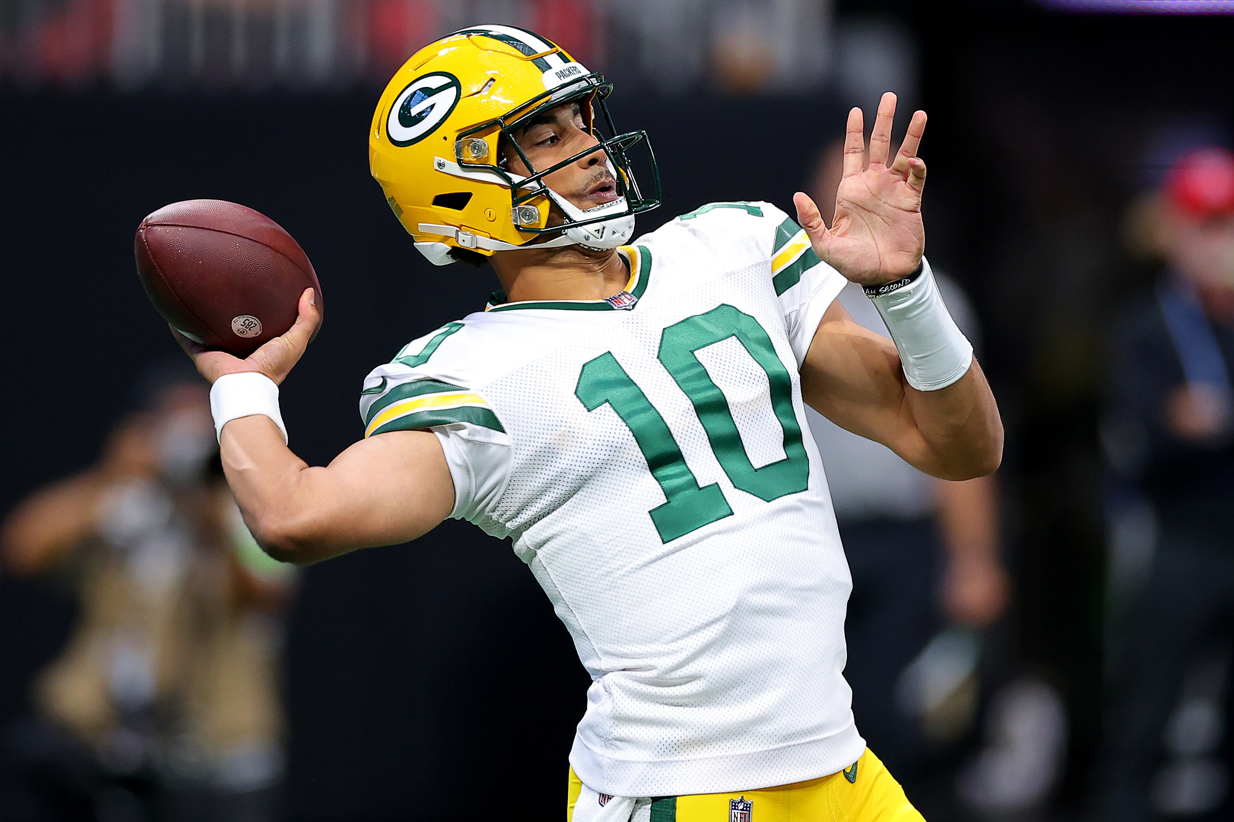 Aaron Rodgers retirement decision: Packers QB returning to Green Bay on  3-year, $150 million deal - DraftKings Network