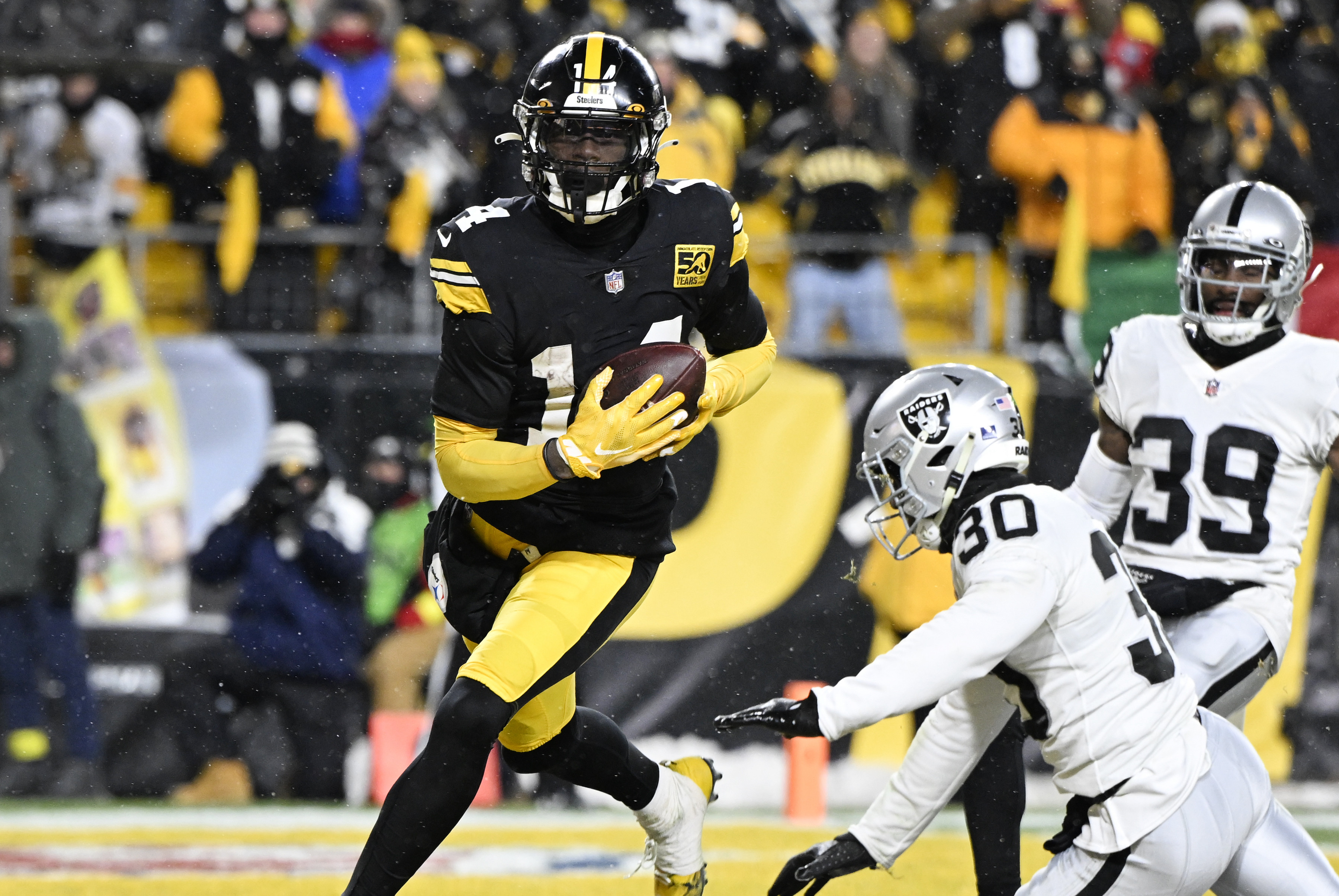 Steelers beat Raiders, 13-10