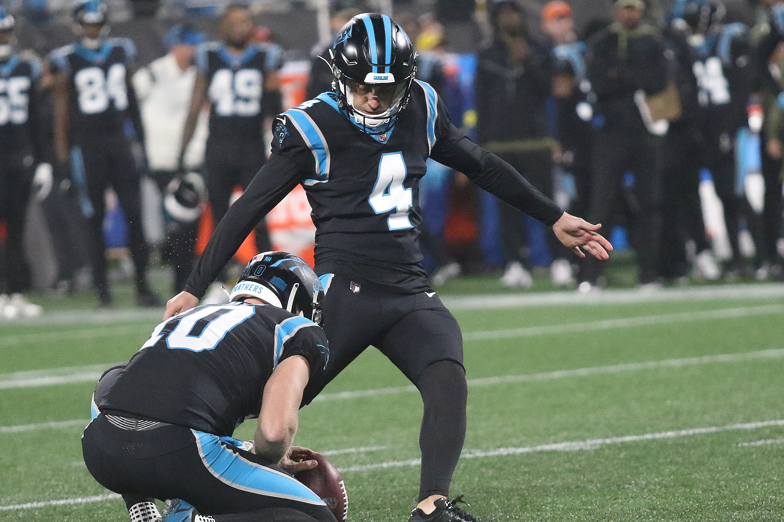 Derrick Brown and Michael Thomas engage in heated altercation during Saints  vs Panthers game - BVM Sports