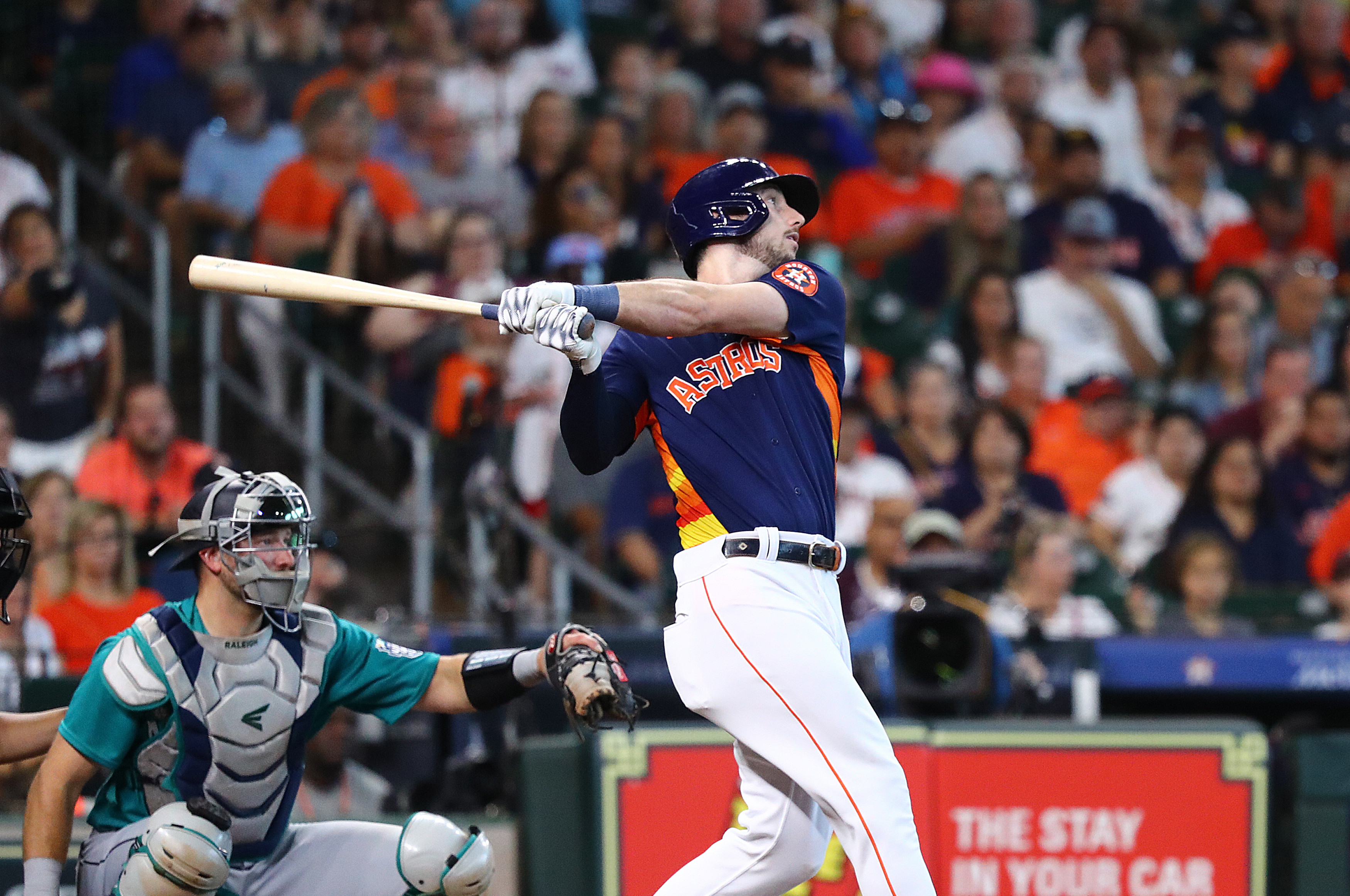 Mariners complete sweep of Astros to tighten wild-card race