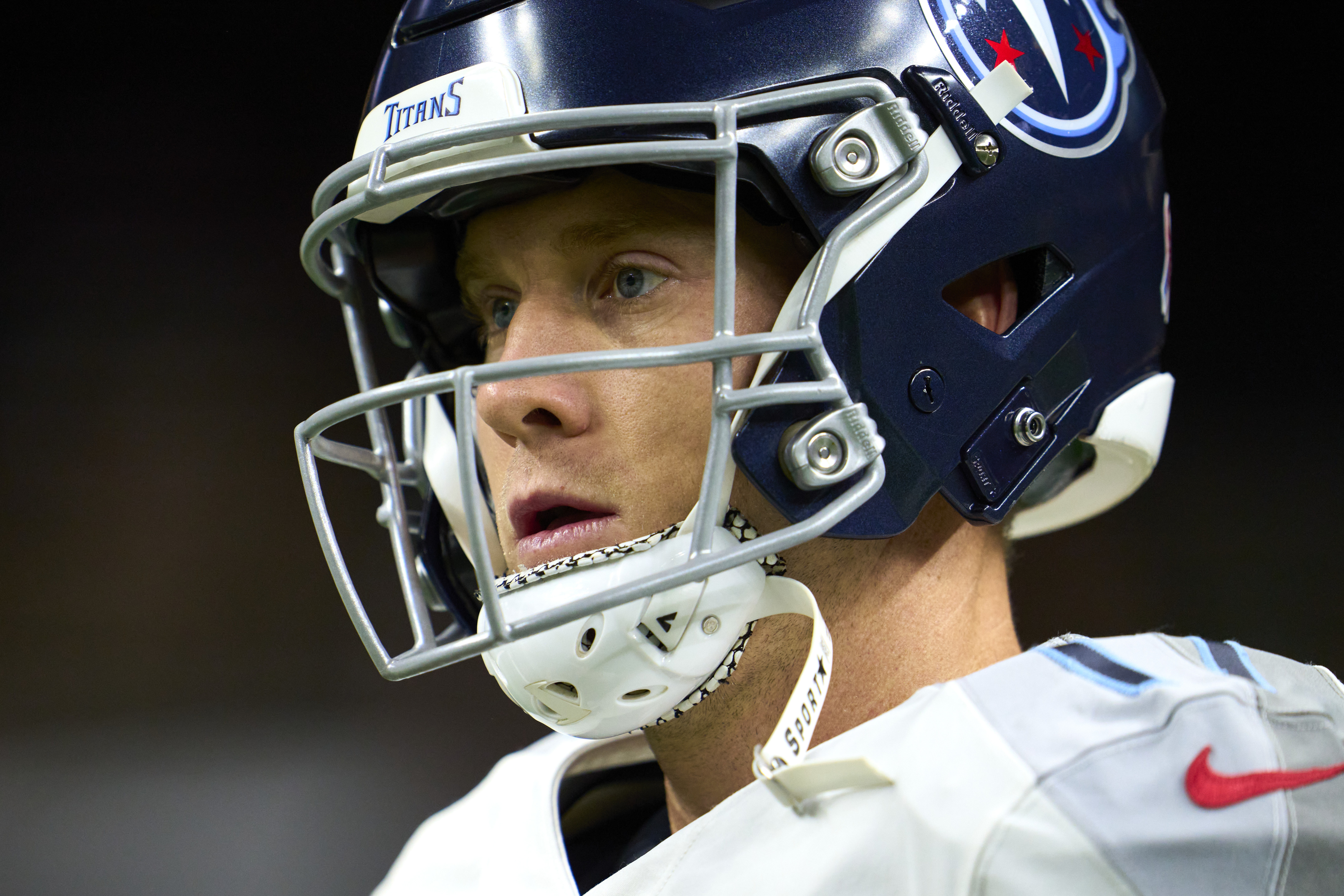 NASHVILLE, TN - AUGUST 20: Tennessee Titans quarterback Malik Willis (7)  catches the snap during the Tampa Bay Buccaneers-Tennessee Titans Preseason  game on August 20, 2022 at Nissan Stadium in Nashville, TN. (