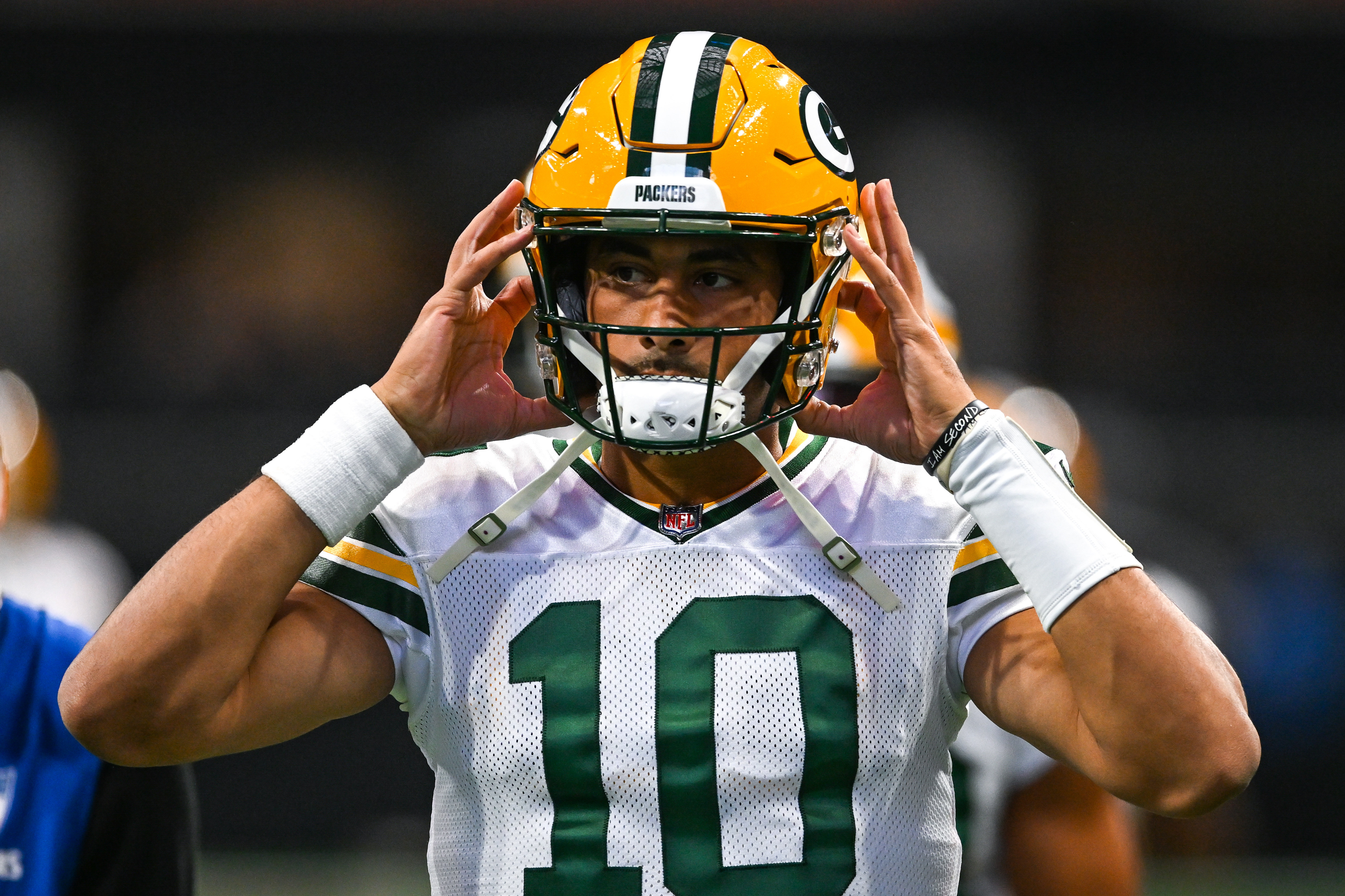 Green Bay, United States. 22nd Jan, 2022. San Francisco 49ers' Jimmy  Garoppolo (10) waves to the crowd after beating the Green Bay Packers 13-10  in their NFC divisional playoff game at Lambeau