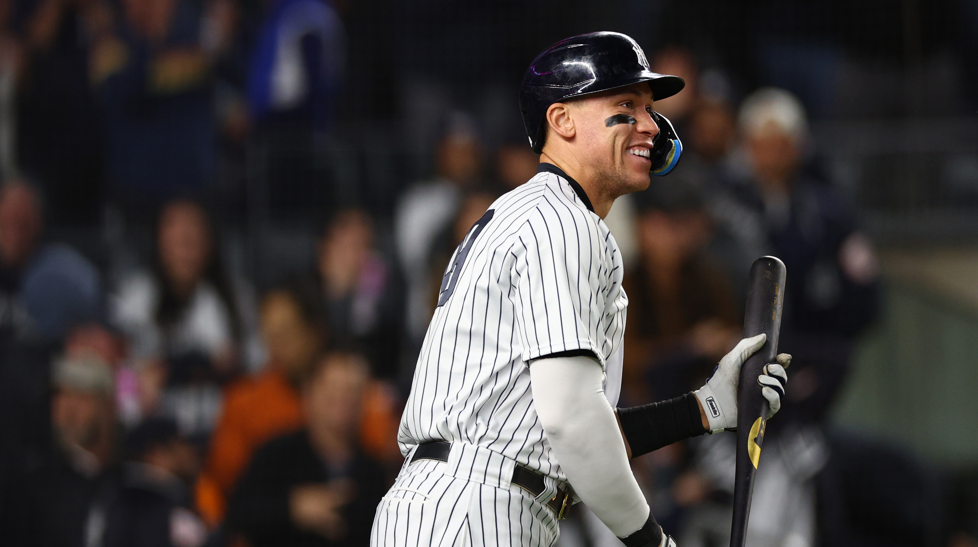 Aaron Judge re-signs with Yankees for $360M