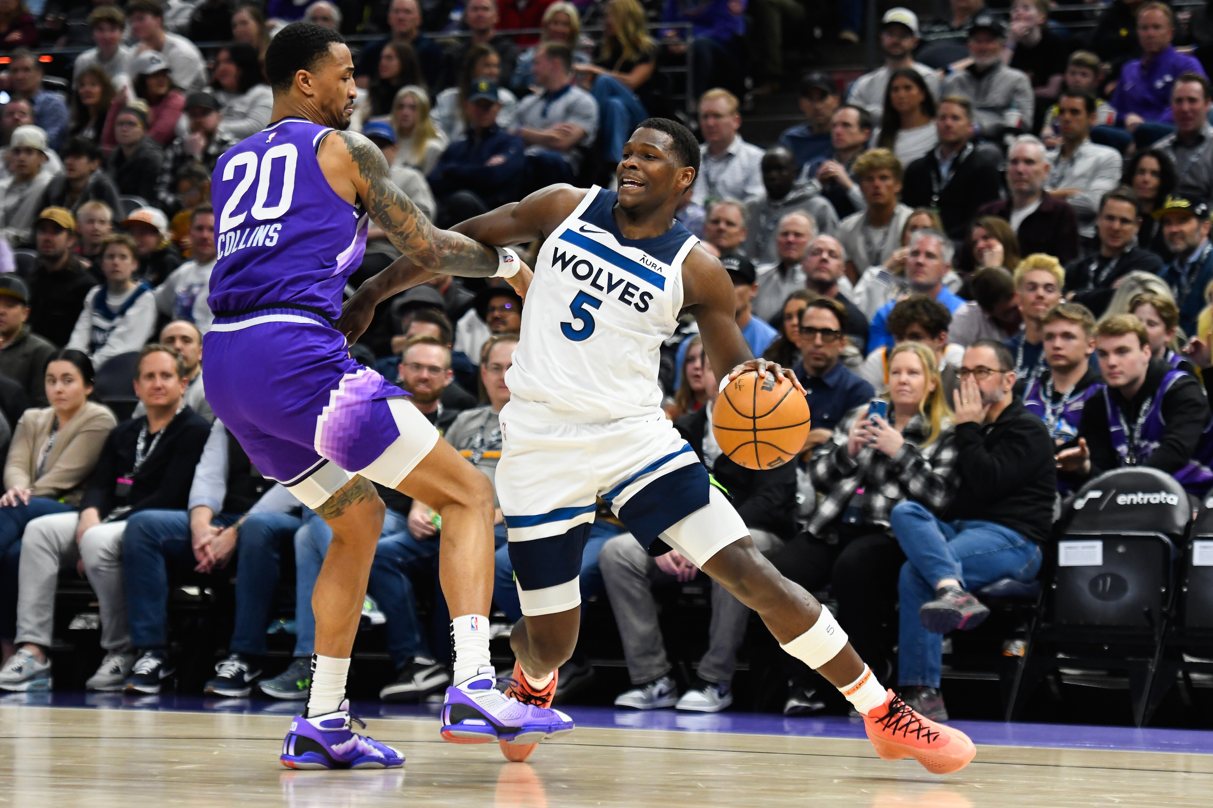 Edwards Drops 32 on Jazz