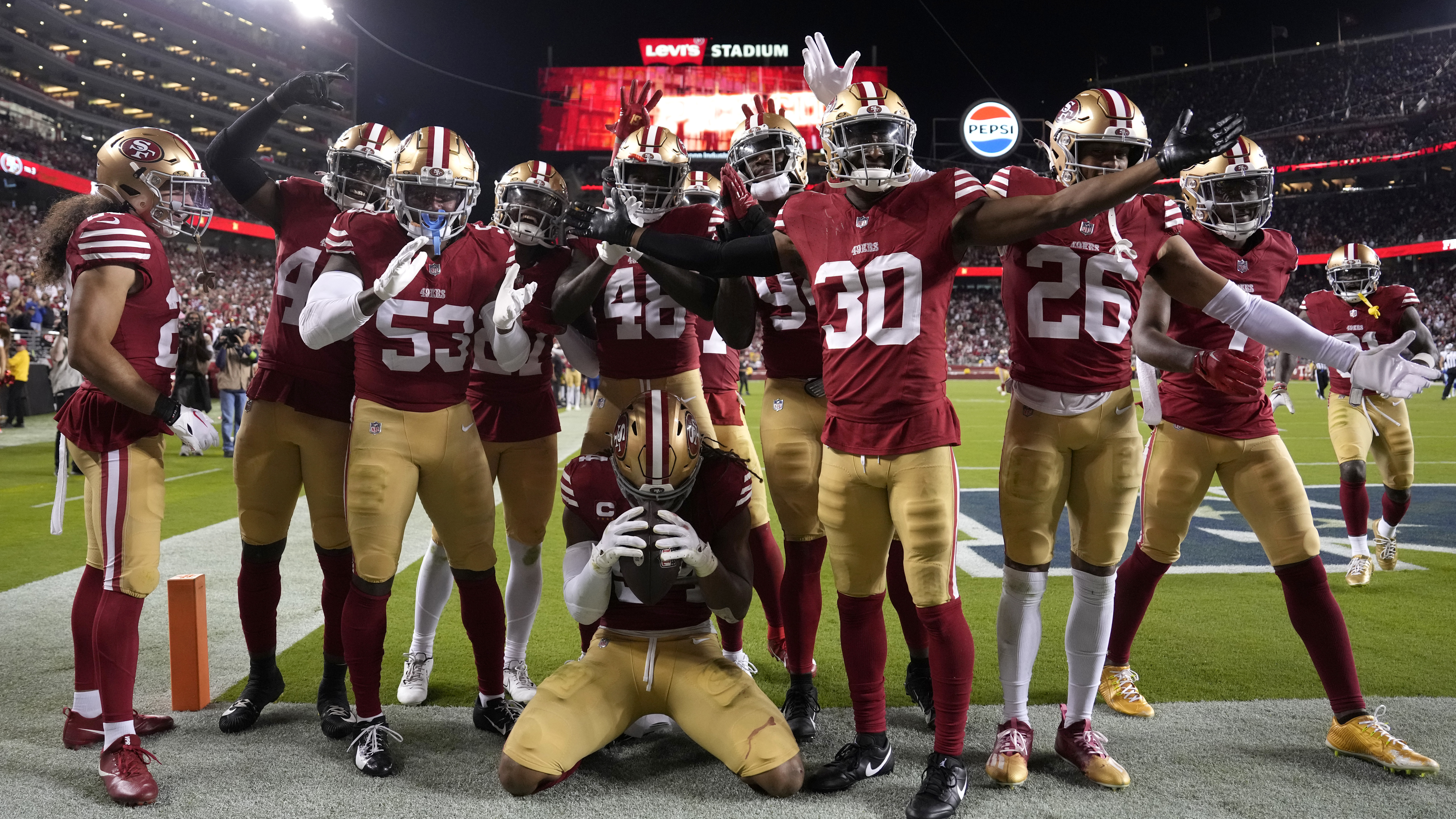 San Francisco 49ers Fans Overtake Rocky Statue, Eagles React