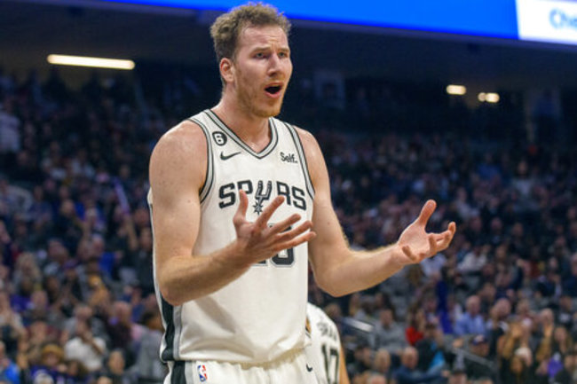 Woj: Spurs are receiving SIGNIFICANT OFFERS for Jakob Poeltl