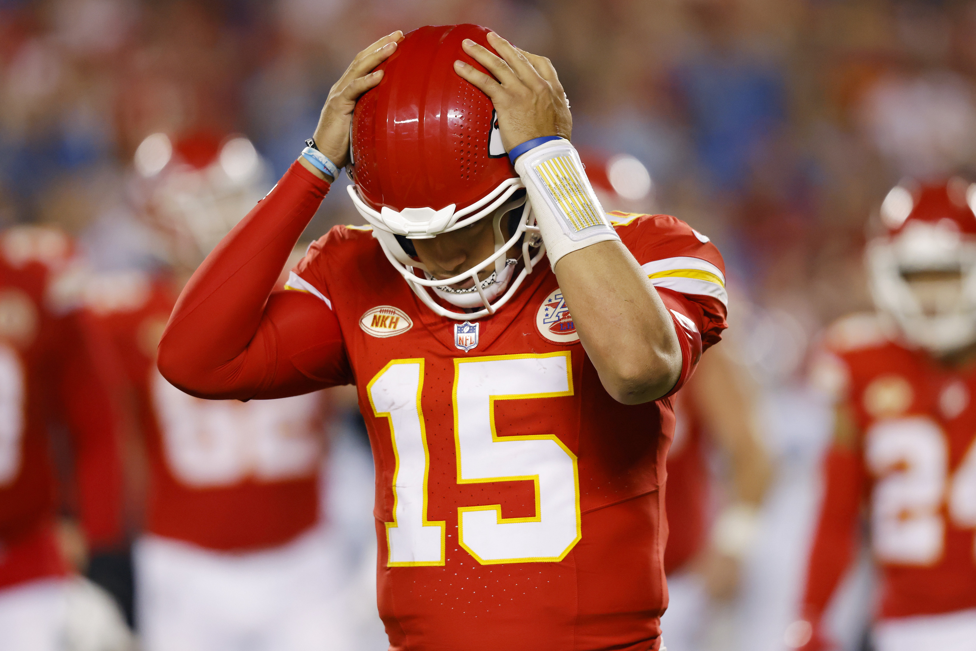 Patrick Mahomes 'livin' right' after several near-interceptions vs. Chargers