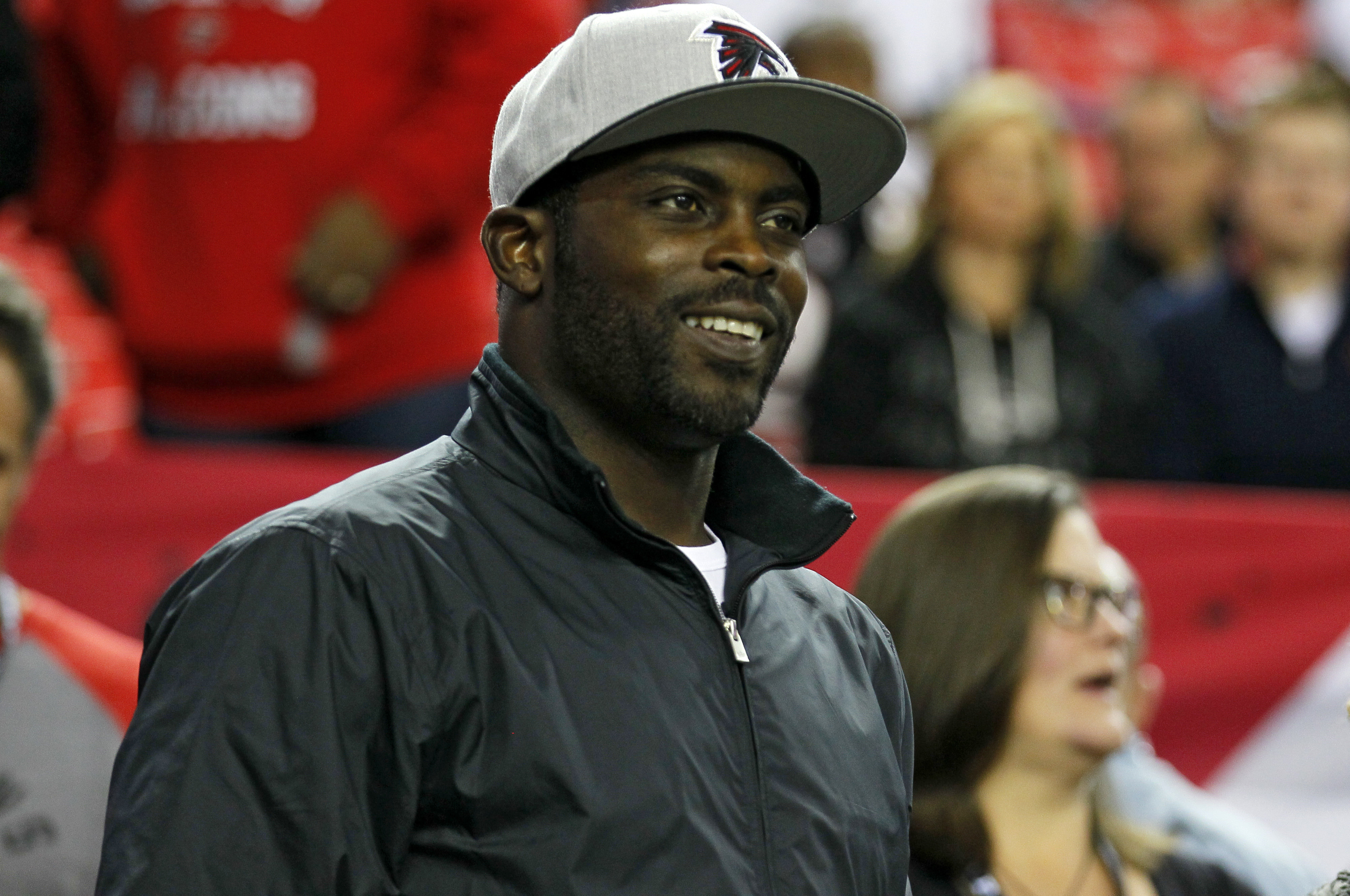 Atlanta Falcons honor Michael Vick, Roddy White - ESPN