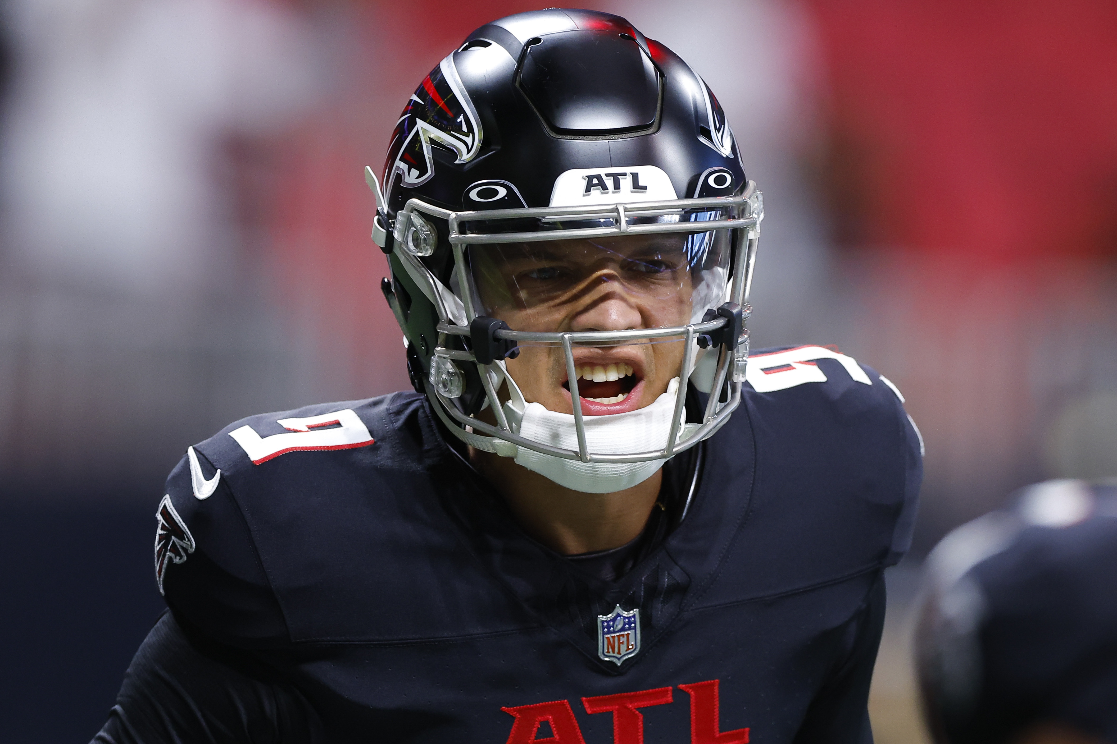 Ian Rapoport on X: Sources: The #Browns are adding some key help in the  middle of their defense, trading for #Falcons Pro Bowl LB Deion Jones in  exchange for late-round draft compensation.