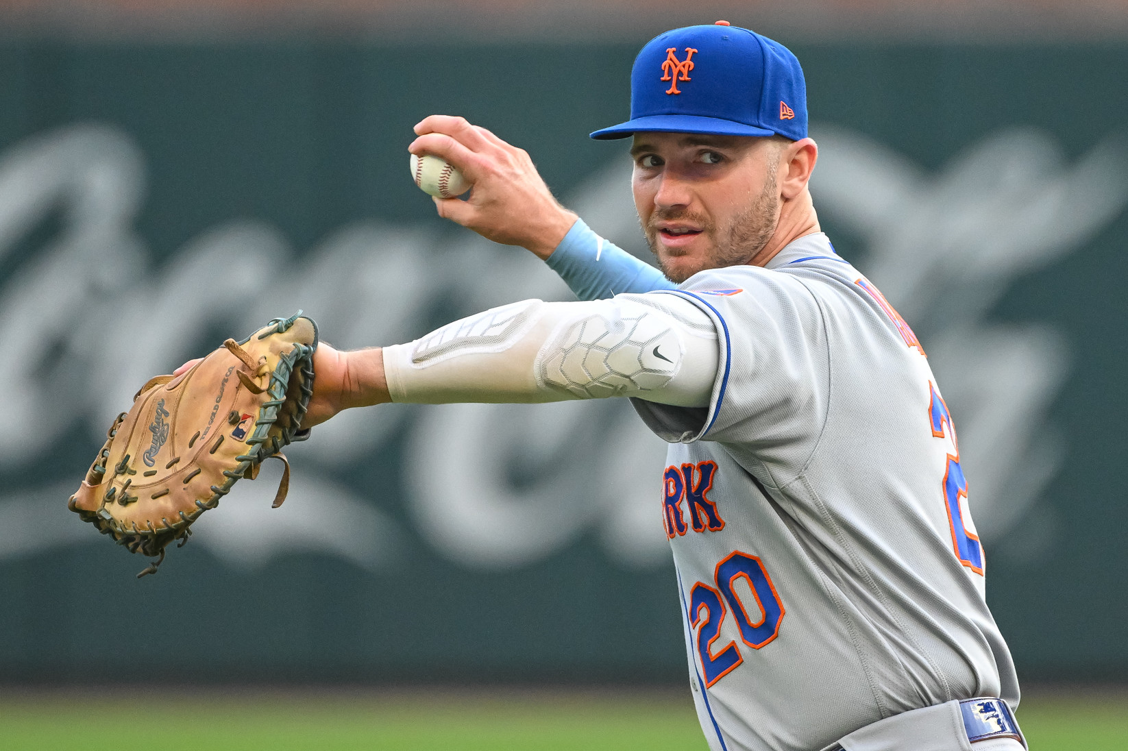 New York Mets' David Wright suffers a collapse at the hands of fan