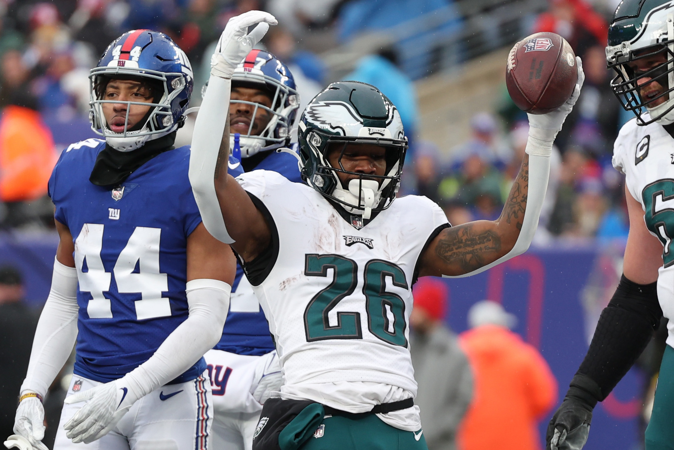 Giants embarrassed by Eagles as free-fall continues