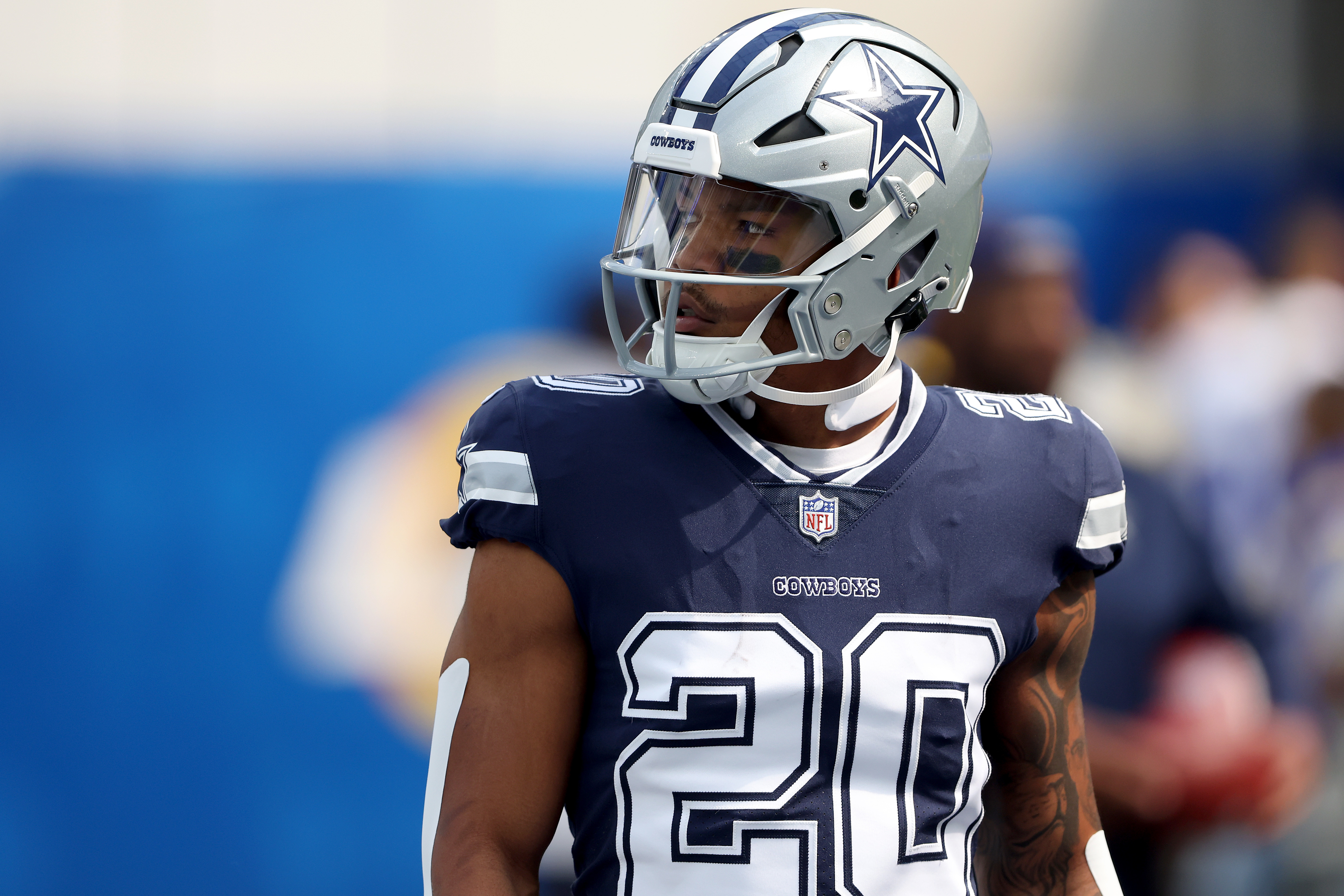 Jon Machota on X: Ezekiel Elliott wearing a new helmet   / X