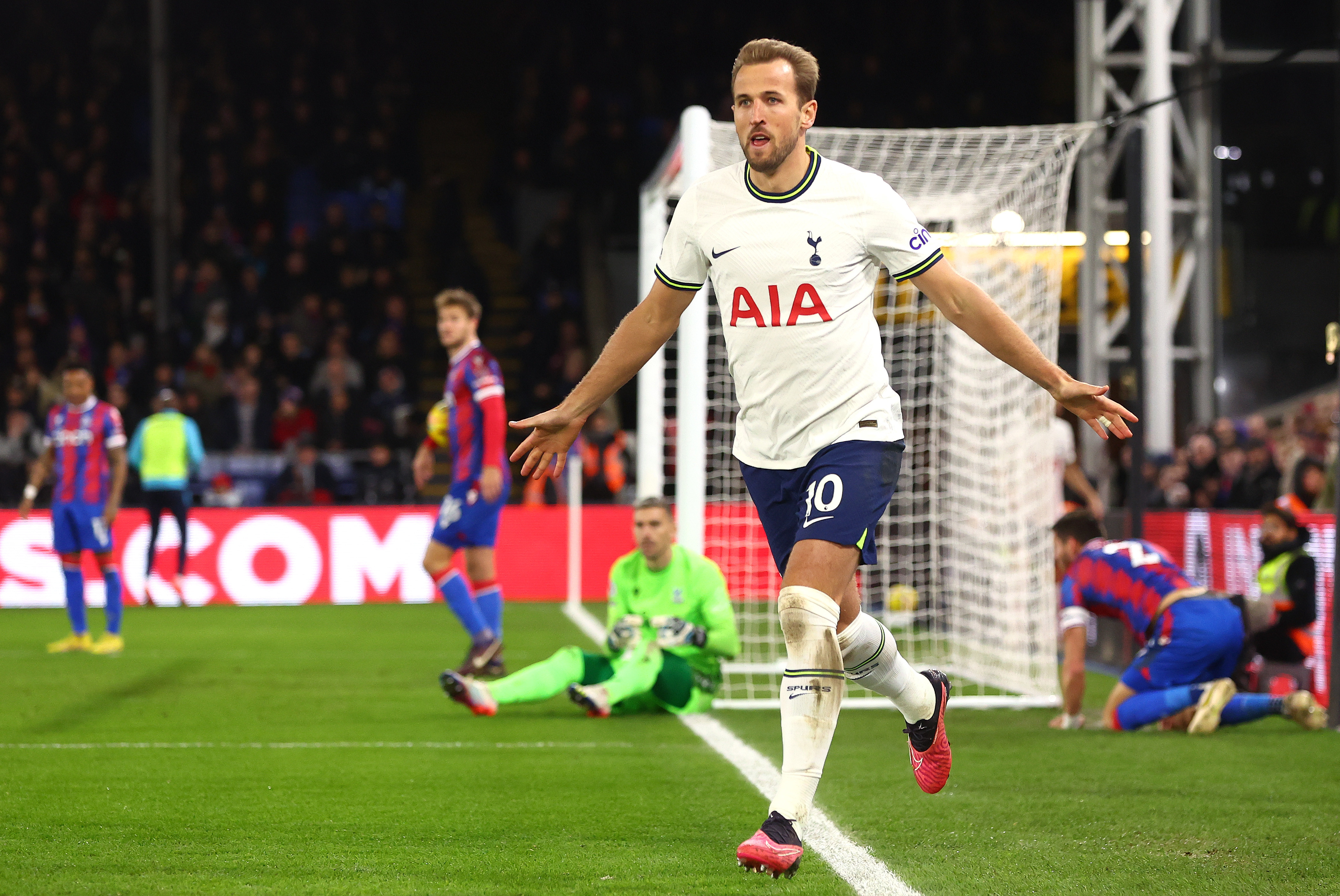 Fulham 0-1 Tottenham: Harry Kane equals Jimmy Greaves record as