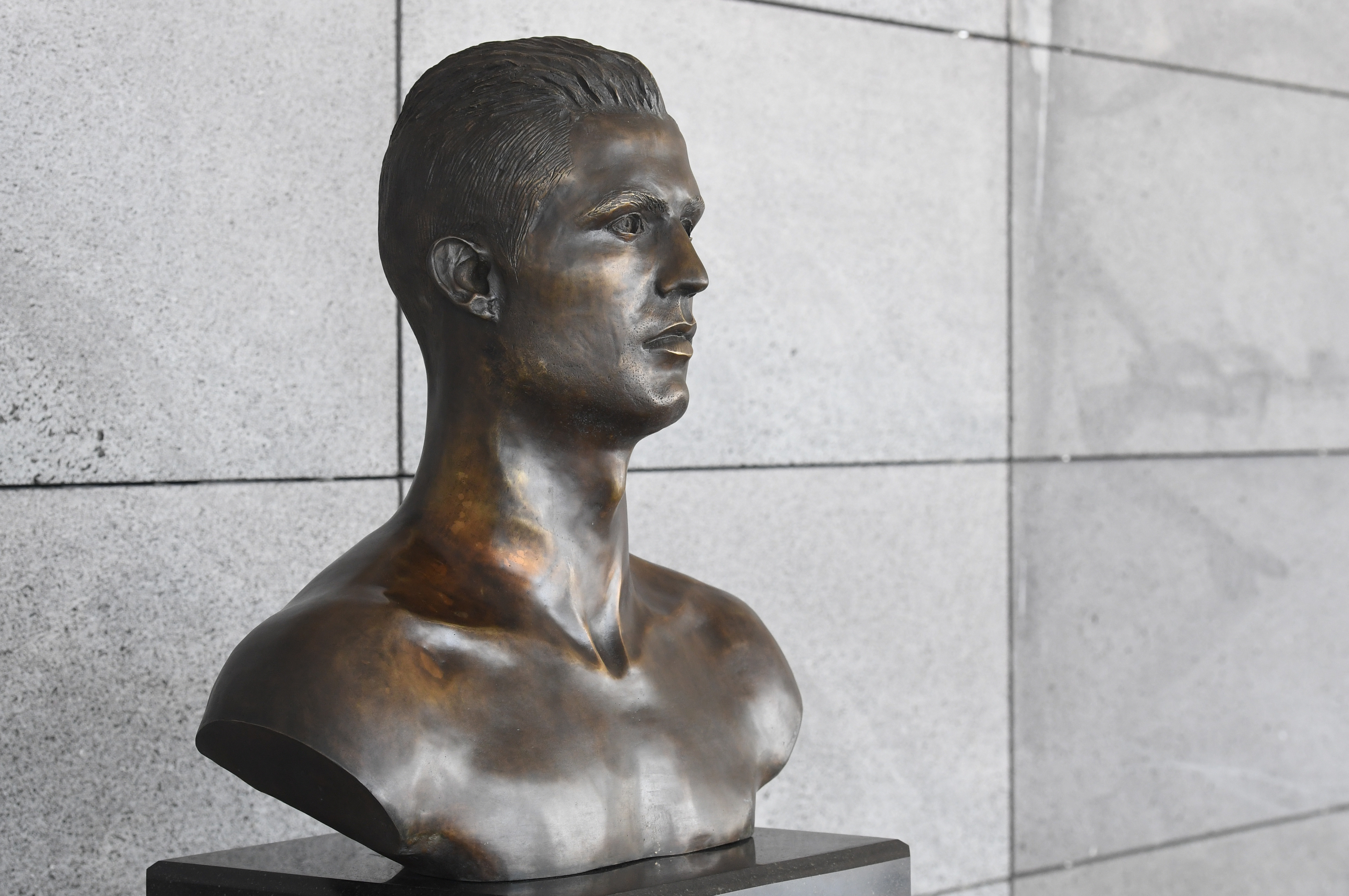 D Wade Ronaldo Statue