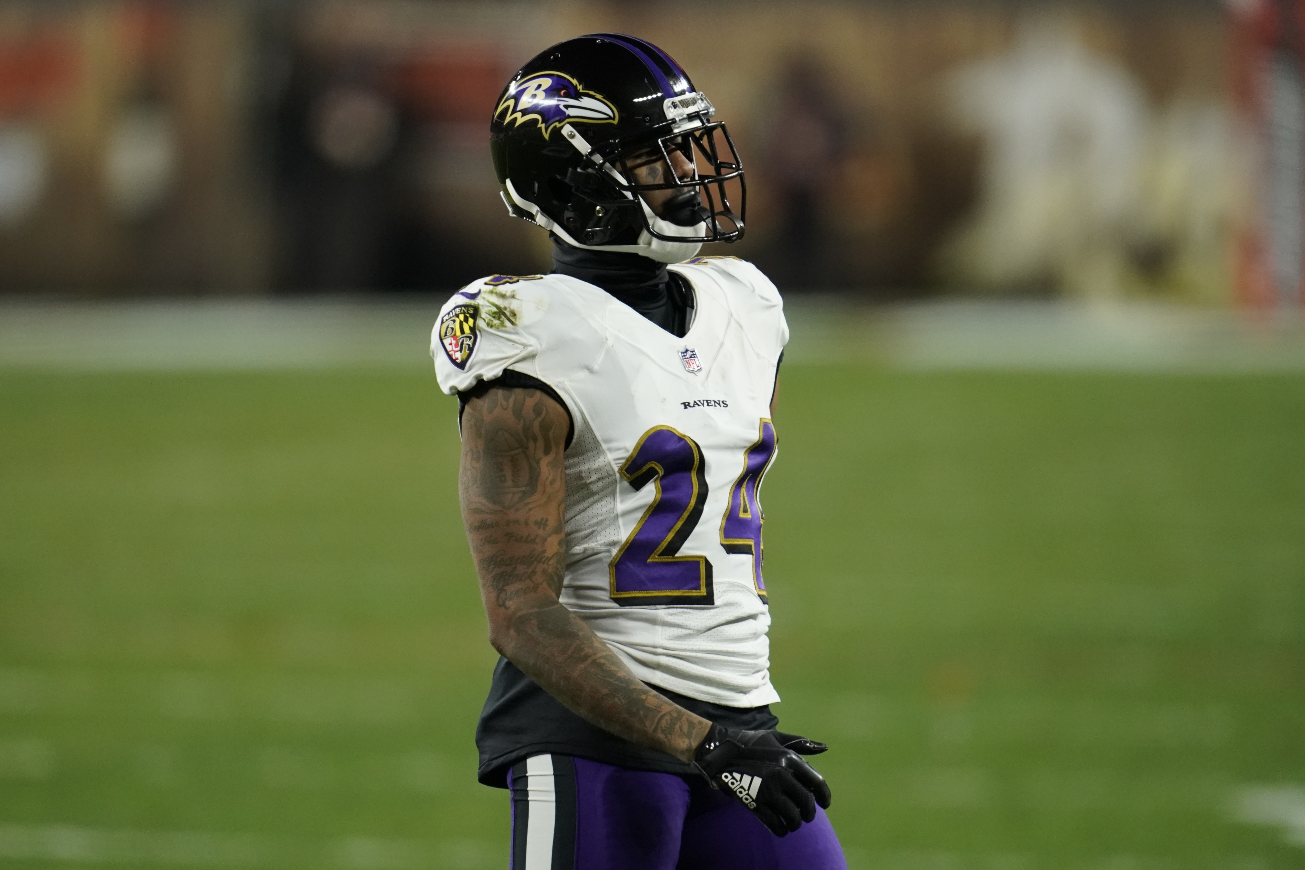 Ravens CB Marcus Peters, RB Gus Edwards suffer torn ACLs in practice