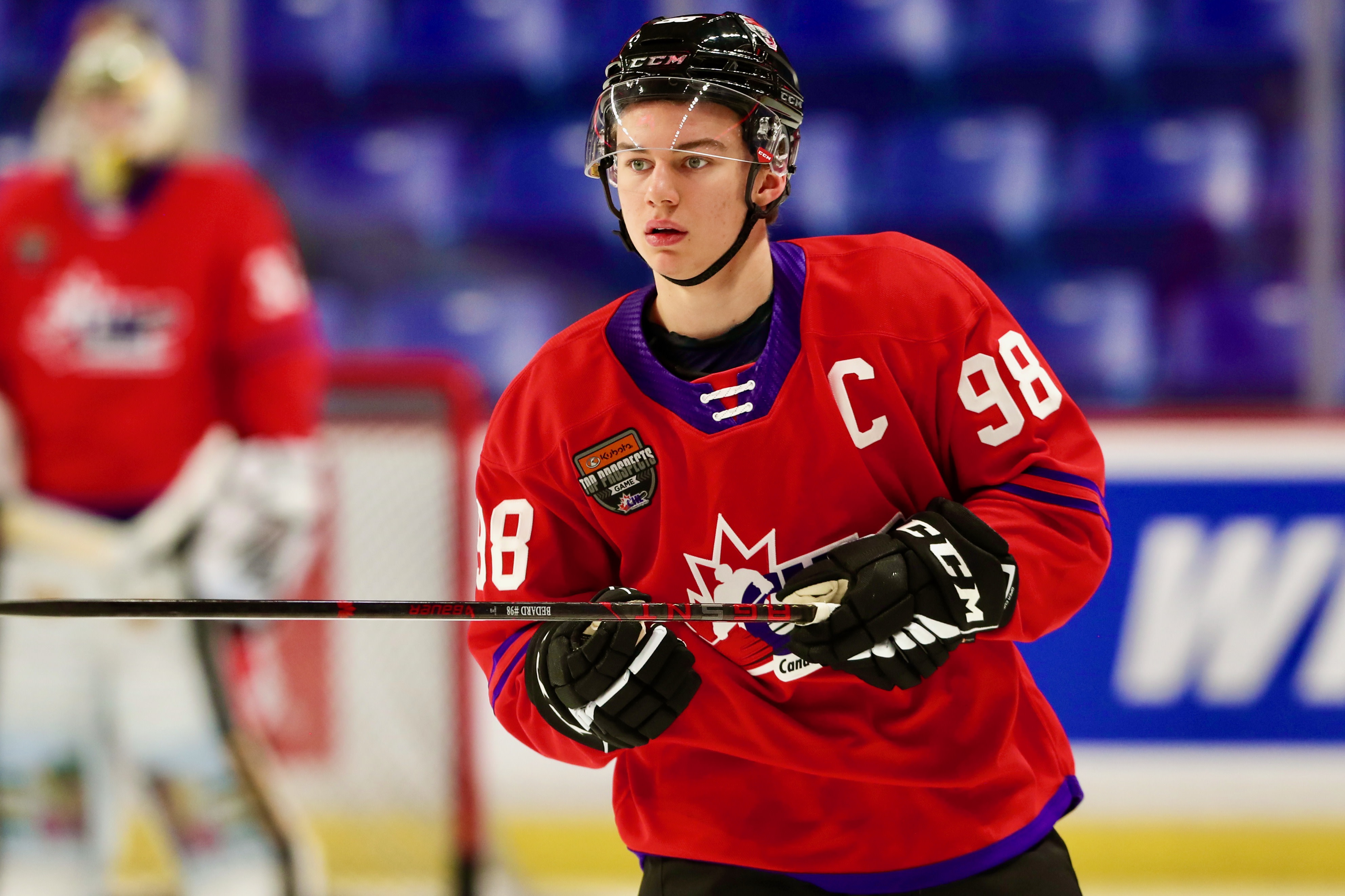 Canadiens surprise home crowd, select Juraj Slafkovský with top