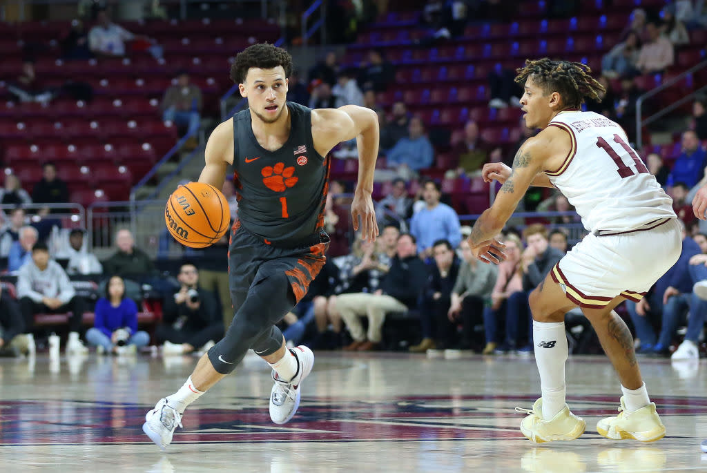 Gator men's basketball team secures first conference win, 82-75