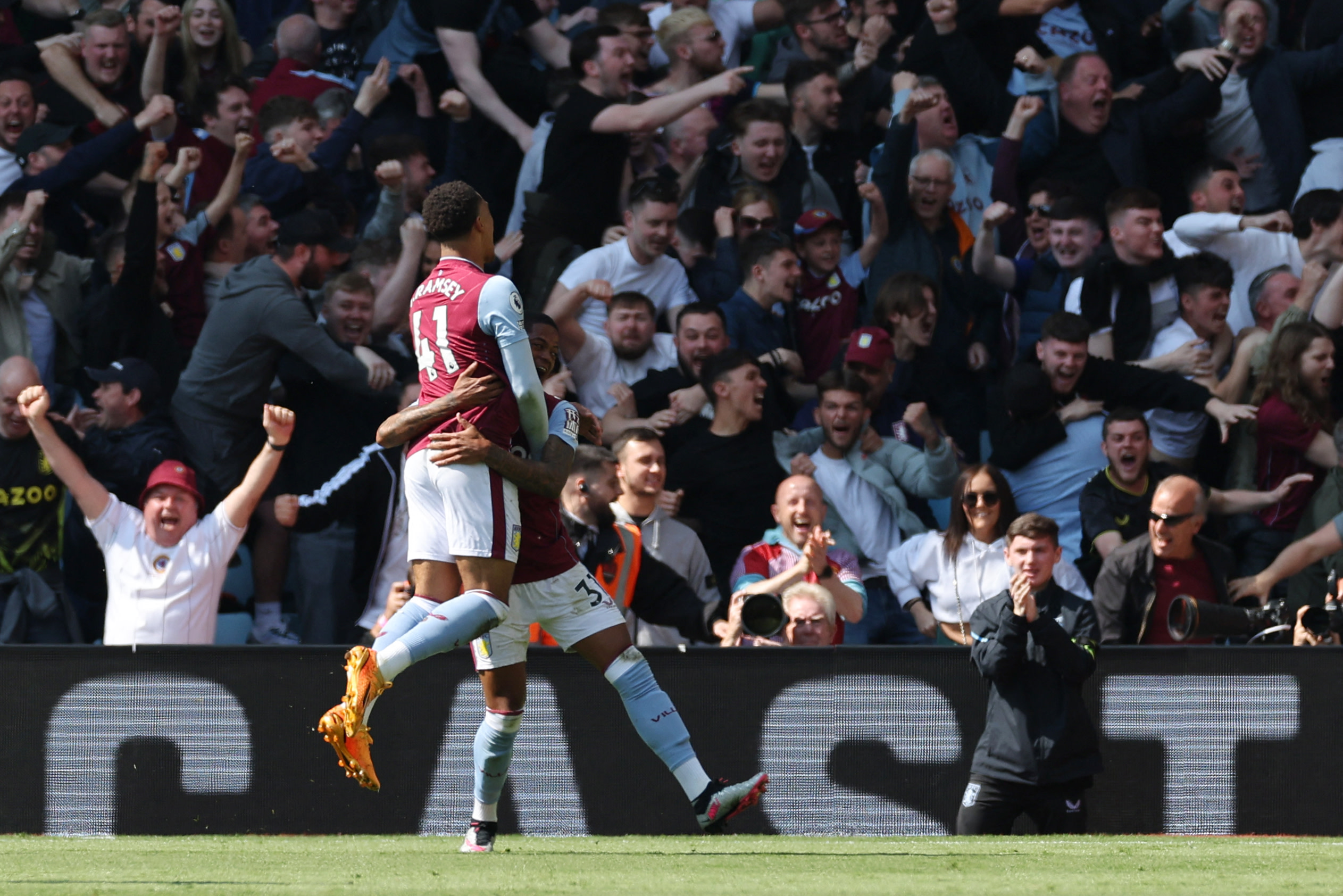 Aston Villa 2-1 Tottenham Hotspur: Douglas Luiz's free-kick finish seals  victory - BBC Sport