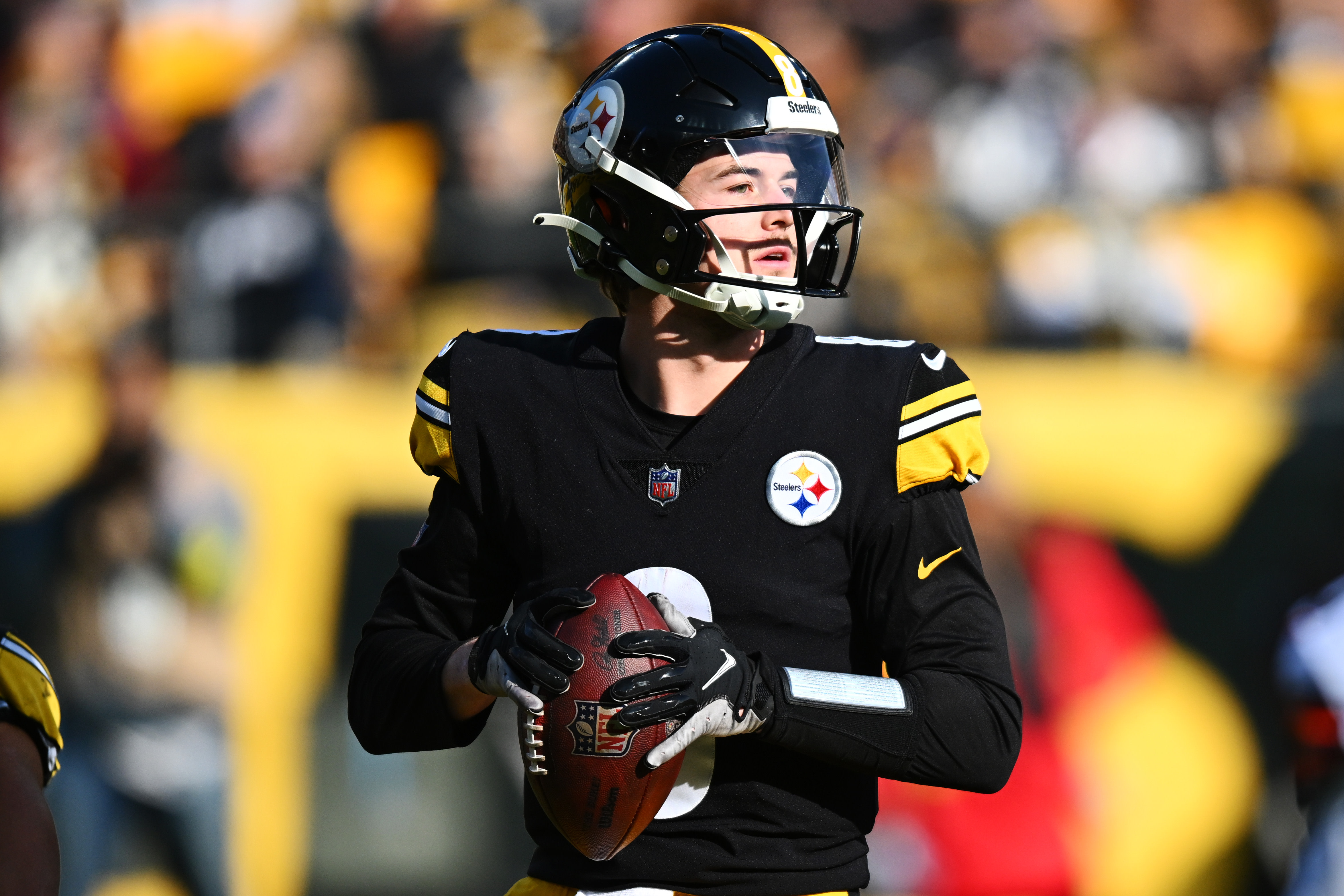 Kenny Pickett, George Pickens, Calvin Austin III wear #Steelers jersey for  first time