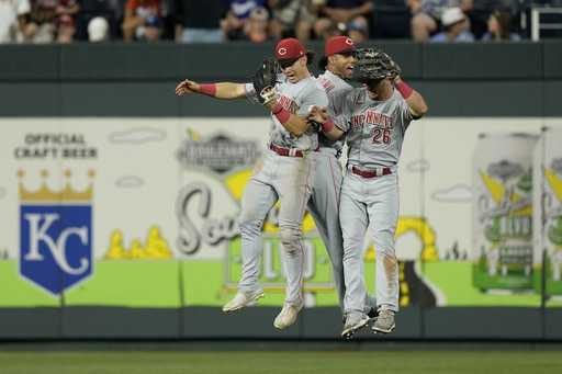 Cincinnati Reds blast four homers off Royals, leave Kansas City