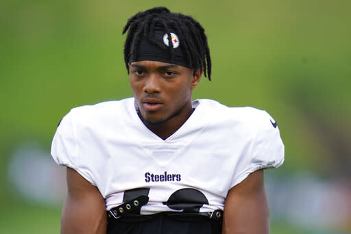 Kenny Pickett, George Pickens, Calvin Austin III wear #Steelers jersey for  first time