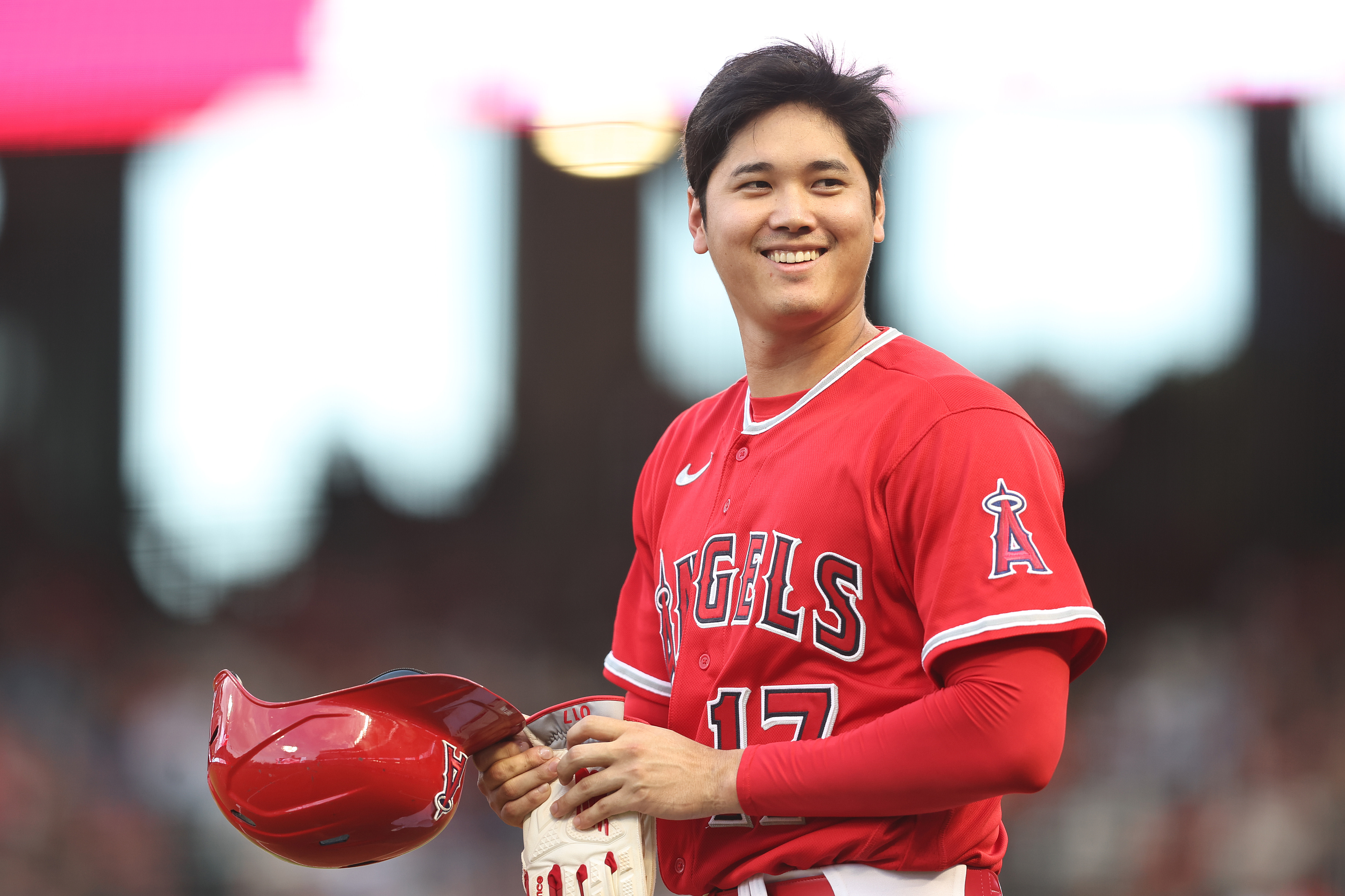 Shohei Ohtani pulled for pinch hitter in 9th due to cramps - ESPN