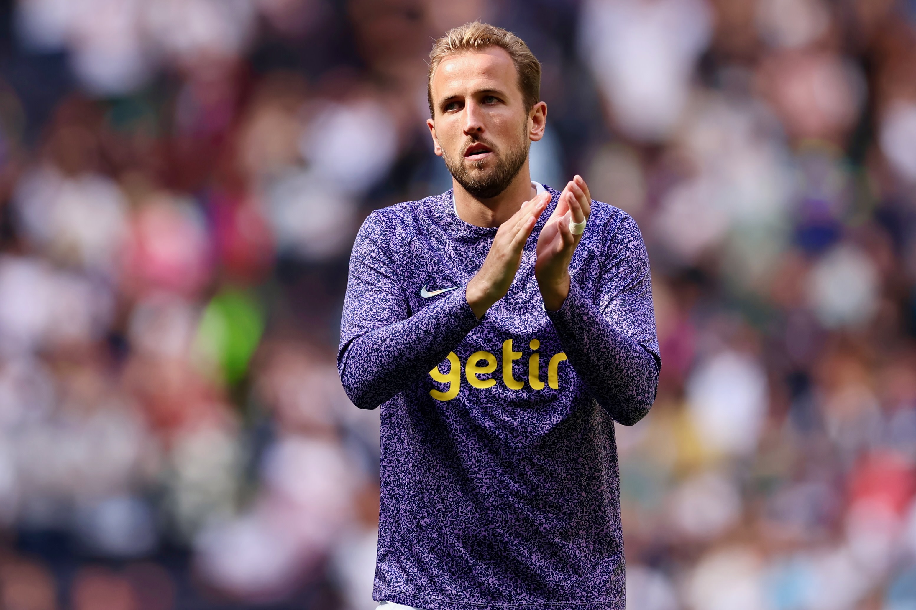 Tottenham's Harry Kane Explains Viral Picture of Him in an Arsenal