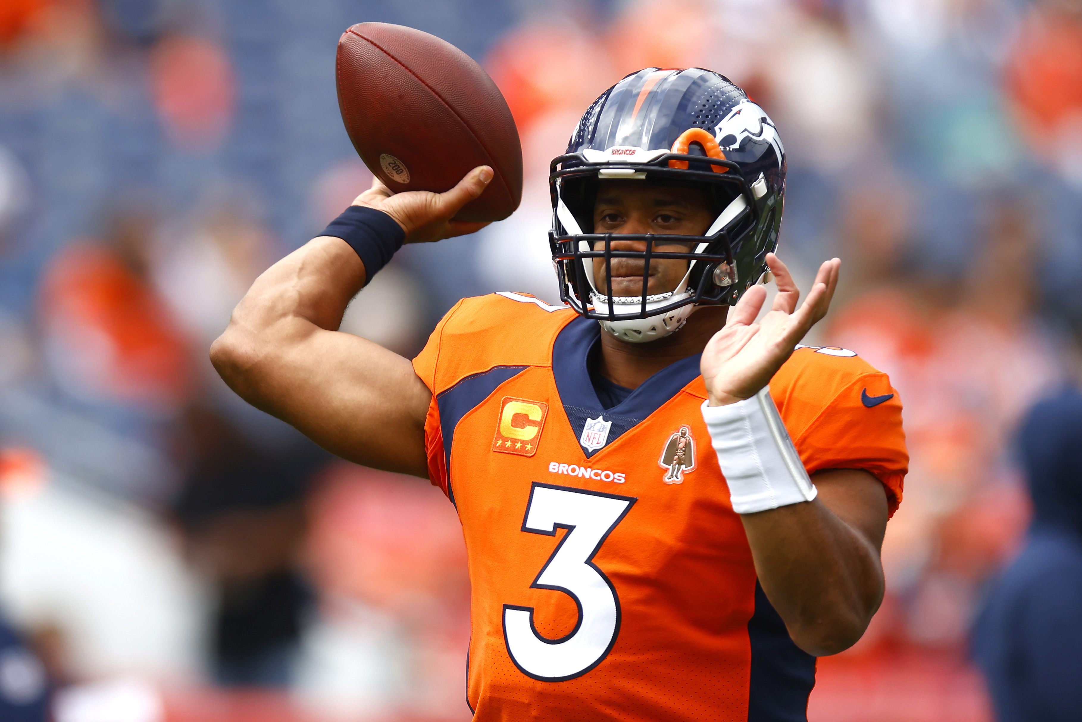 Russell Wilson becomes a meme again in photo that summarizes Broncos