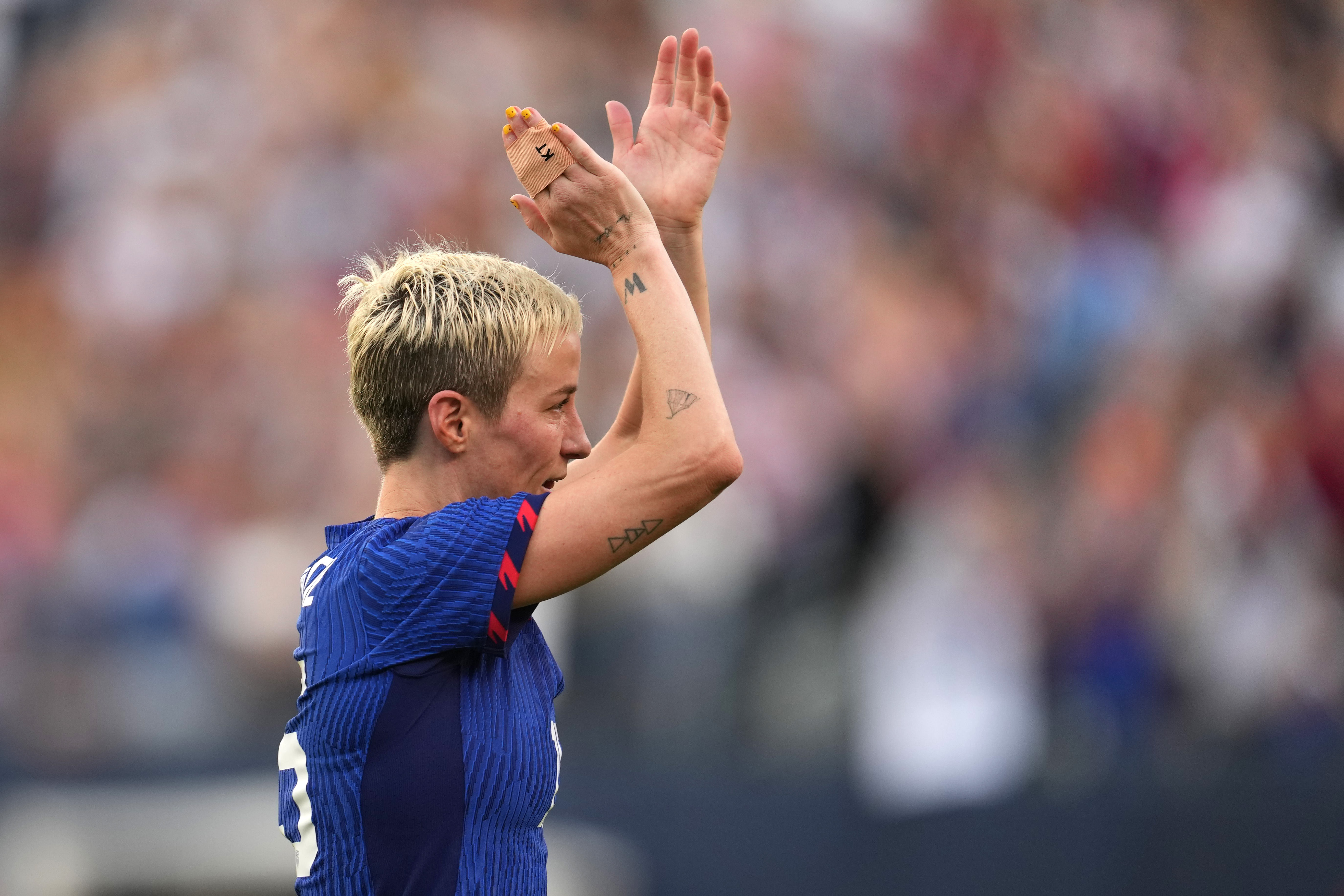 Megan Rapinoe kneels again for anthem before USA's 3-1 win over Holland, USA women's football team