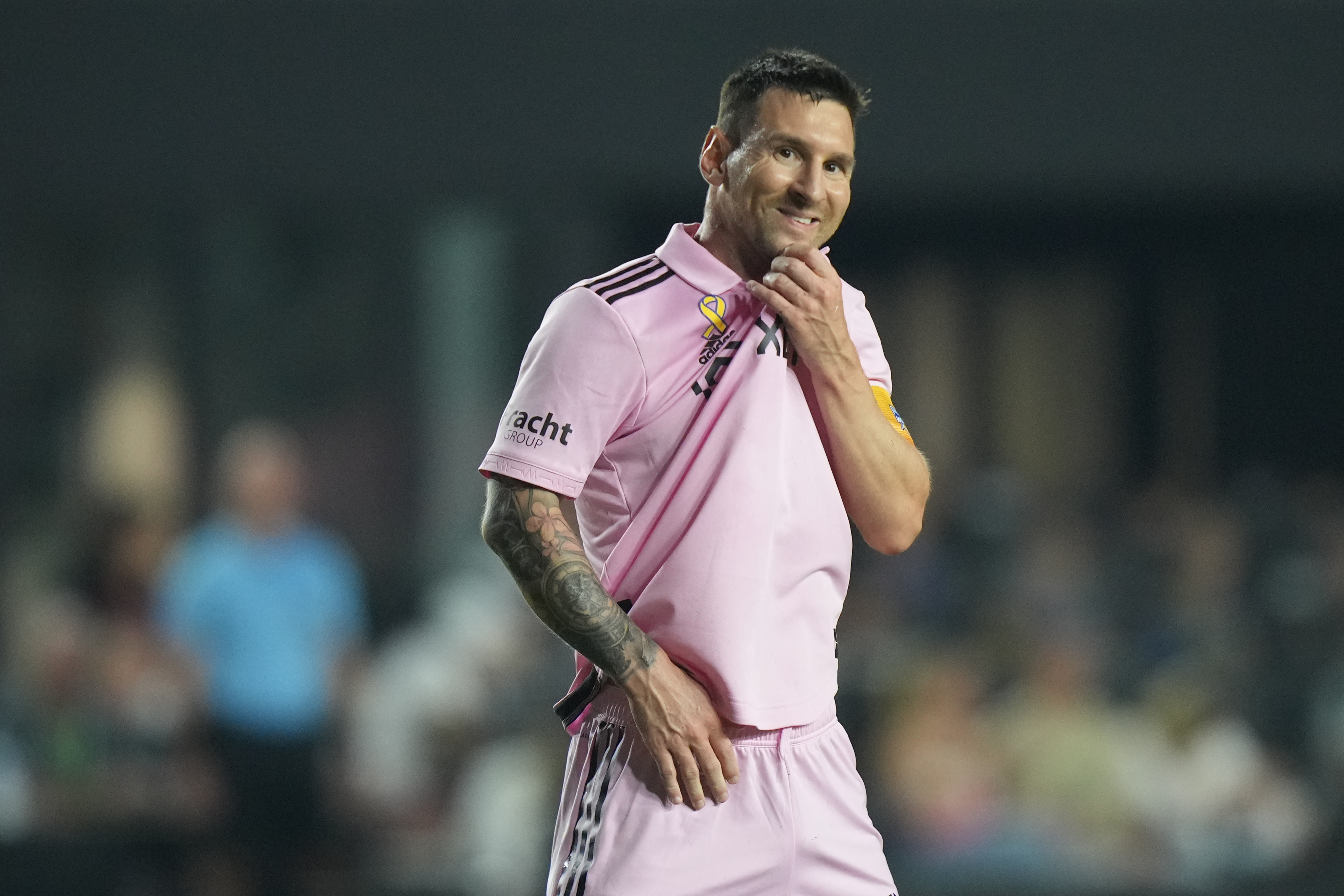 Lionel Messi spotted shopping at Publix as official debut with Inter Miami  looms - CBS Miami