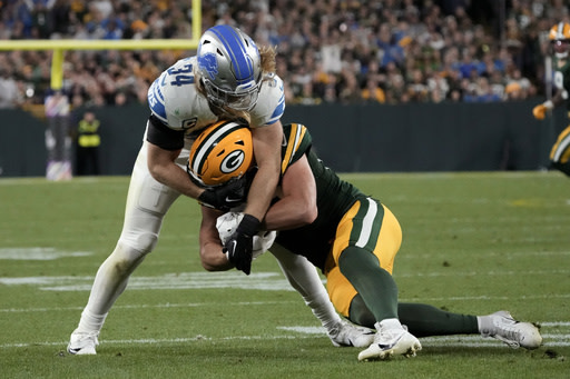 Packers can't overcome disastrous first half, lose 34-20 to Lions