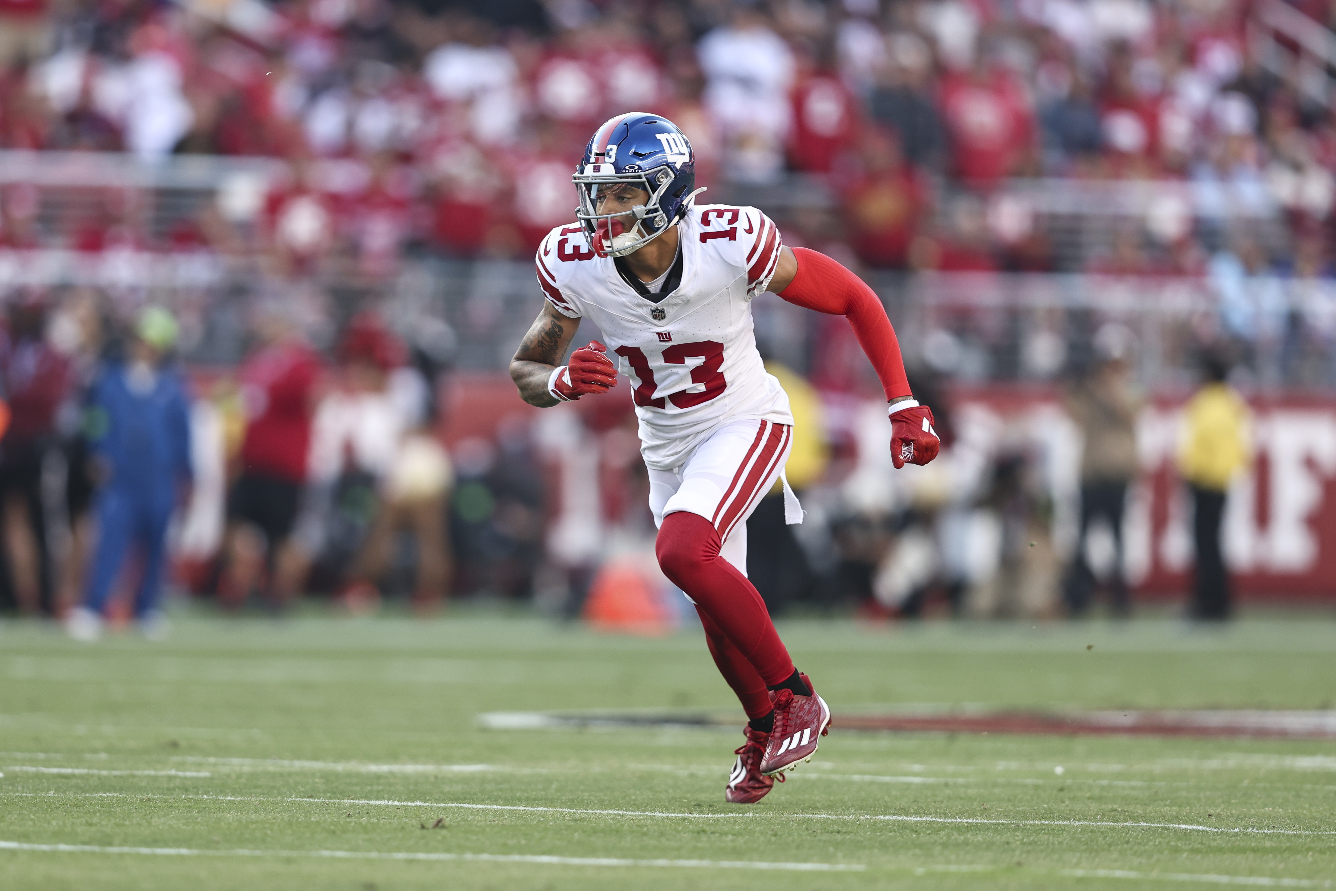 Photo: New York Giants Victor Cruz makes a one handed catch for 41 yards at  MetLife Stadium in New Jersey - NYP20111009119 