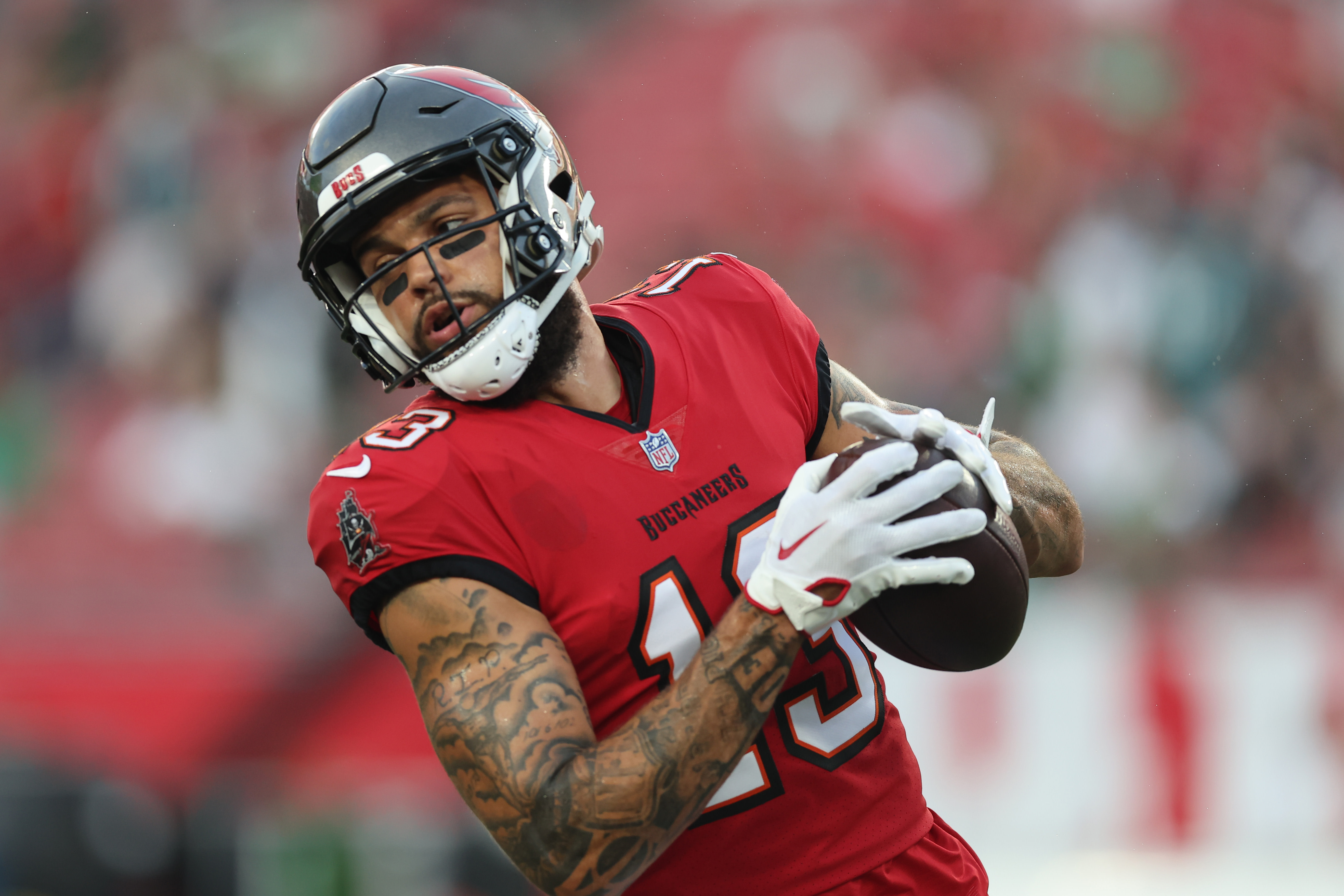 Buccaneers' Mike Evans leaves game vs. Saints with hamstring injury