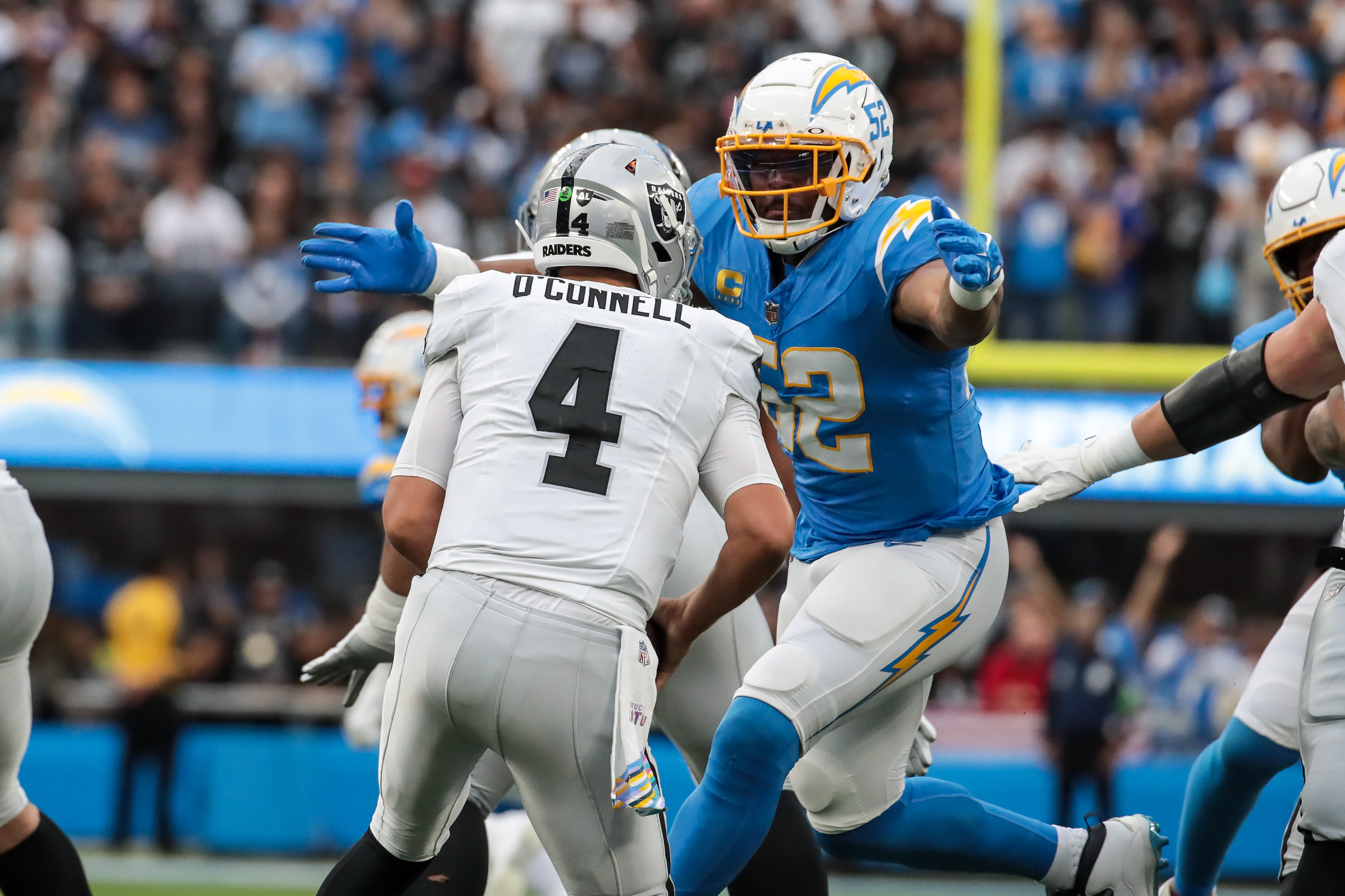 Chargers defeat Raiders 24-17