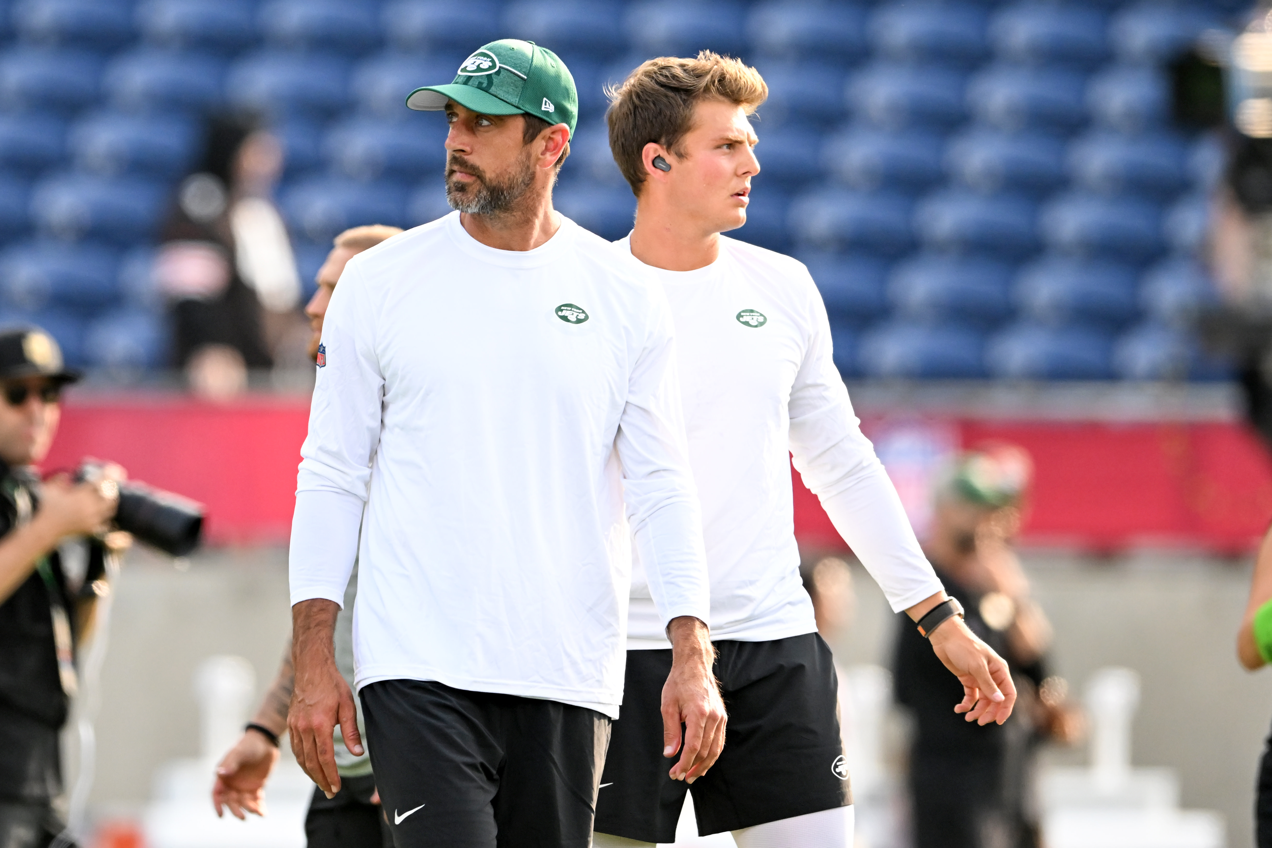 Mac Jones wears Taylor Swift hoodie to first Patriots preseason game - CBS  Boston