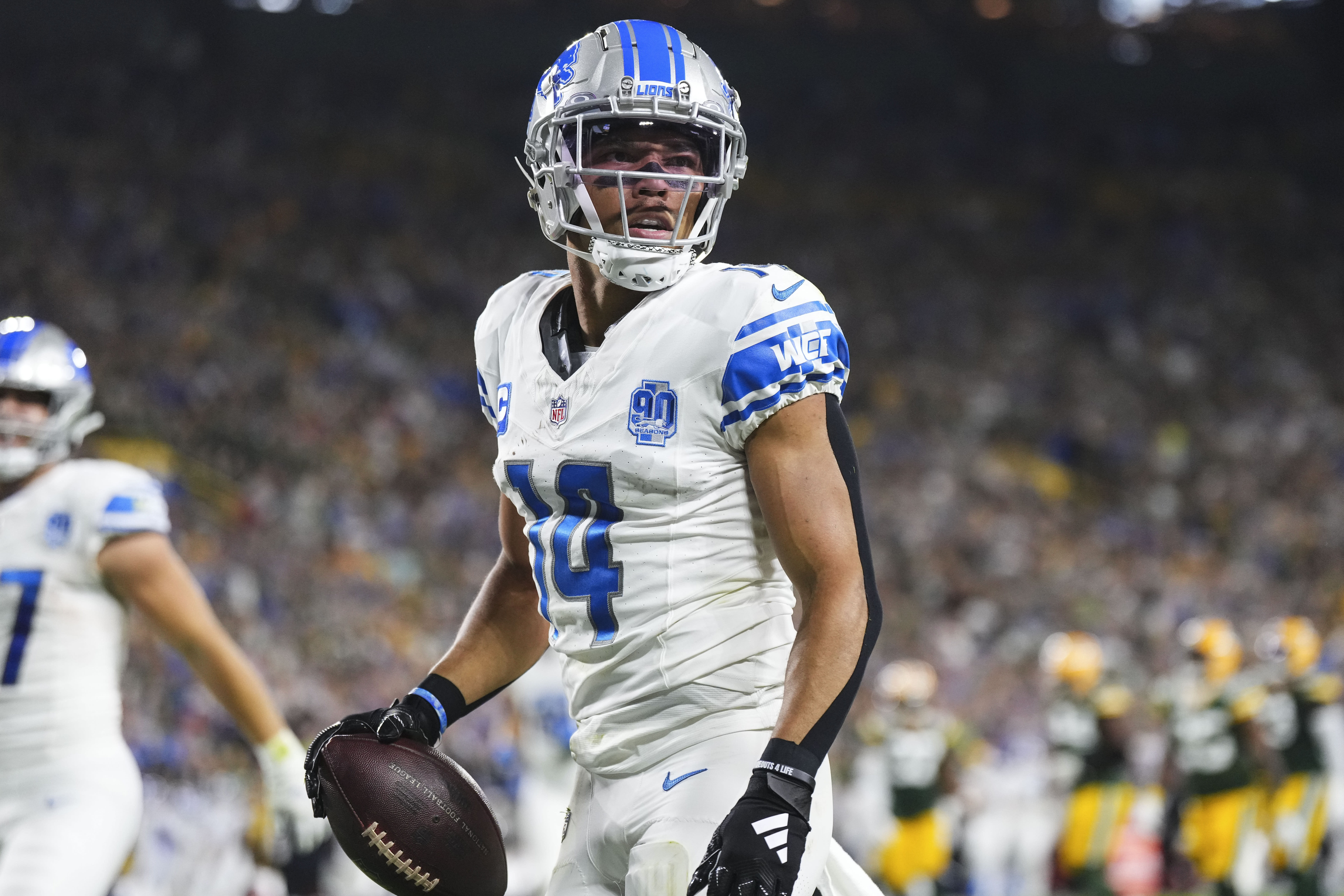 Barry Sanders' legacy cemented: Lions reveal new statue outside of Ford  Field 