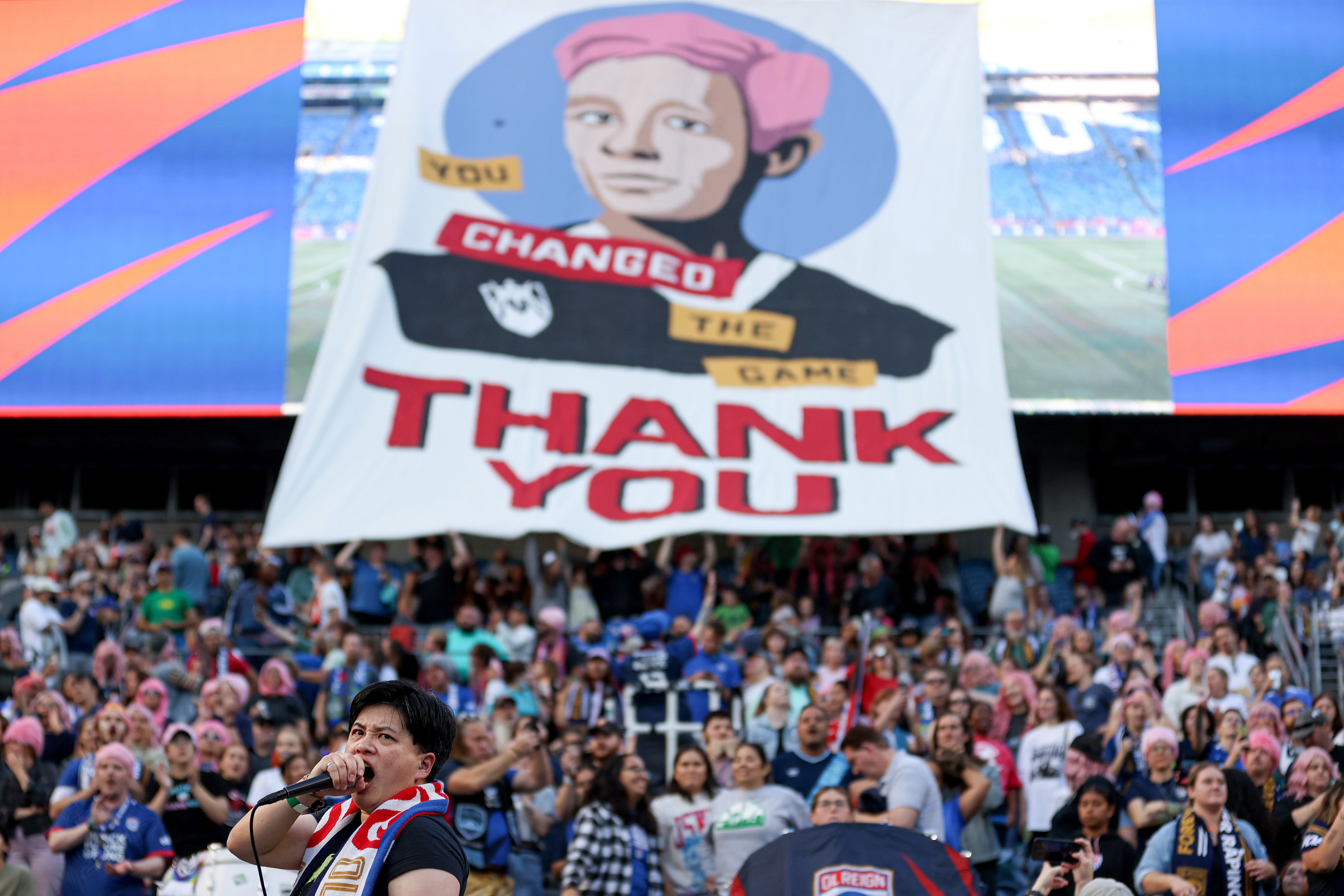 Megan Rapinoe kneels again for anthem before USA's 3-1 win over Holland, USA women's football team