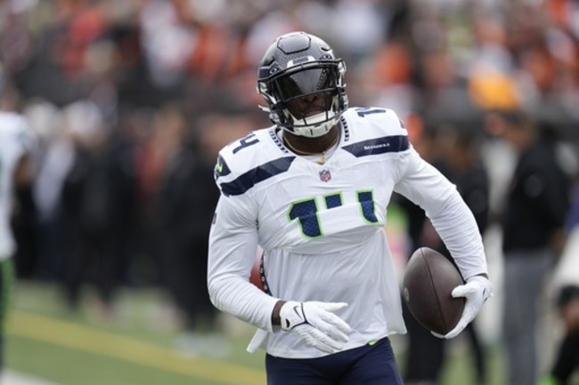 DK Metcalf Candy Diet?! Seahawks Star WR Reveals He Eats Bags of