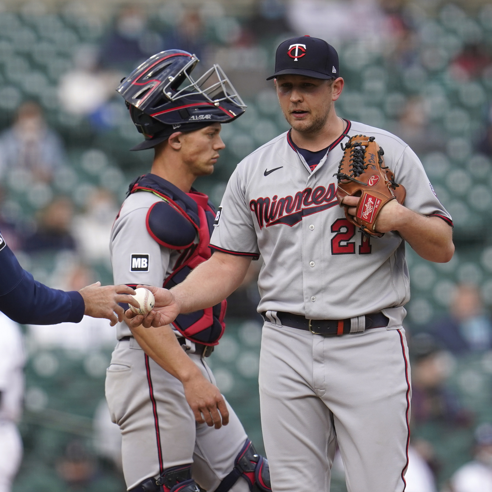 Twins reliever Tyler Duffey ejected for throwing at Yermin Mercedes