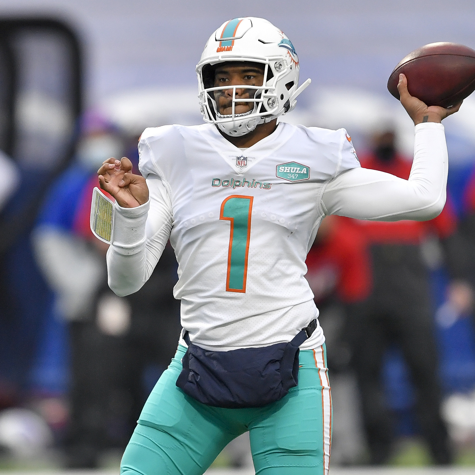 No, the Dolphins should not 'unretire' Dan Marino's 13 for Tua