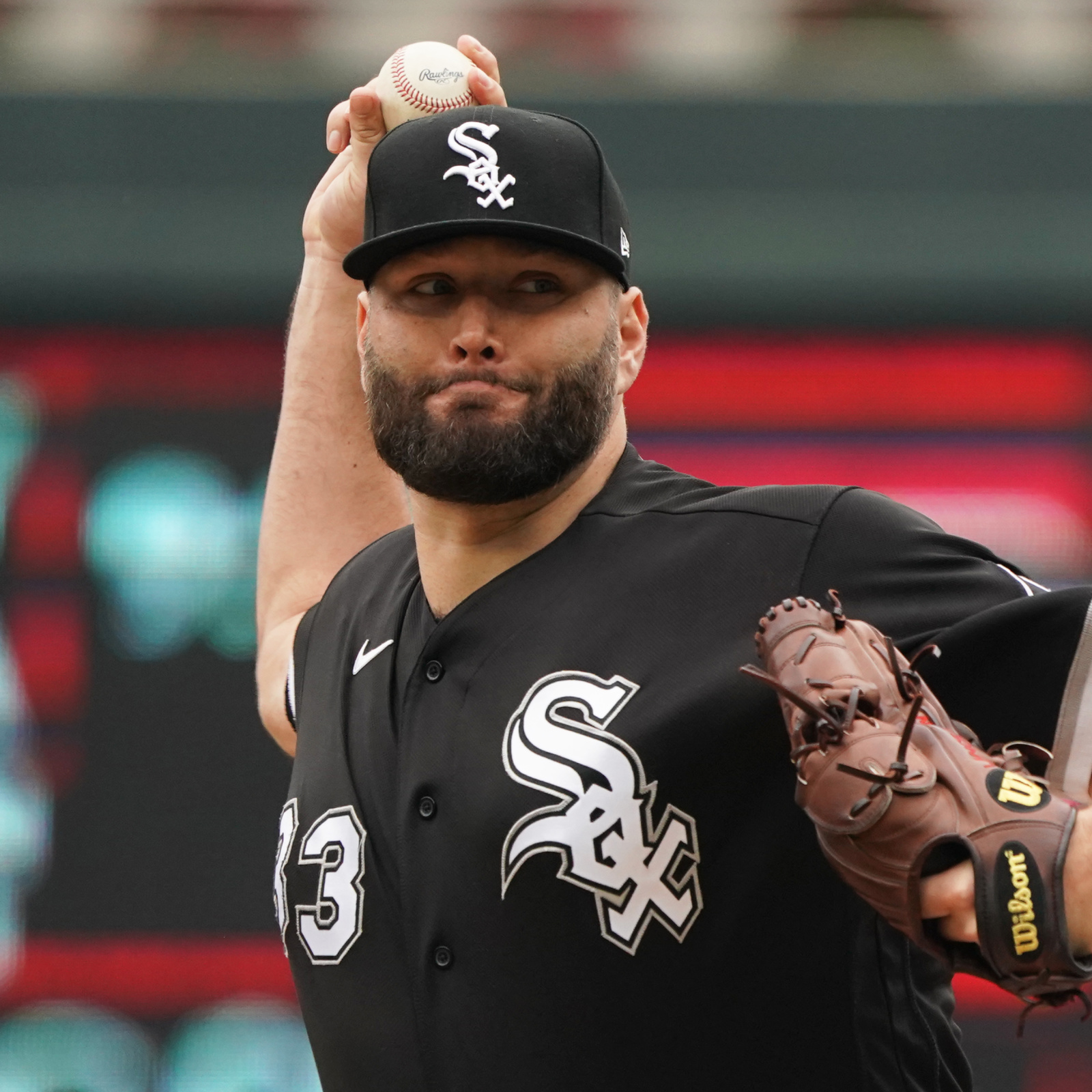 White Sox sign Lance Lynn to two-year, $38 million extension with club  option for 2024 - MLB Daily Dish