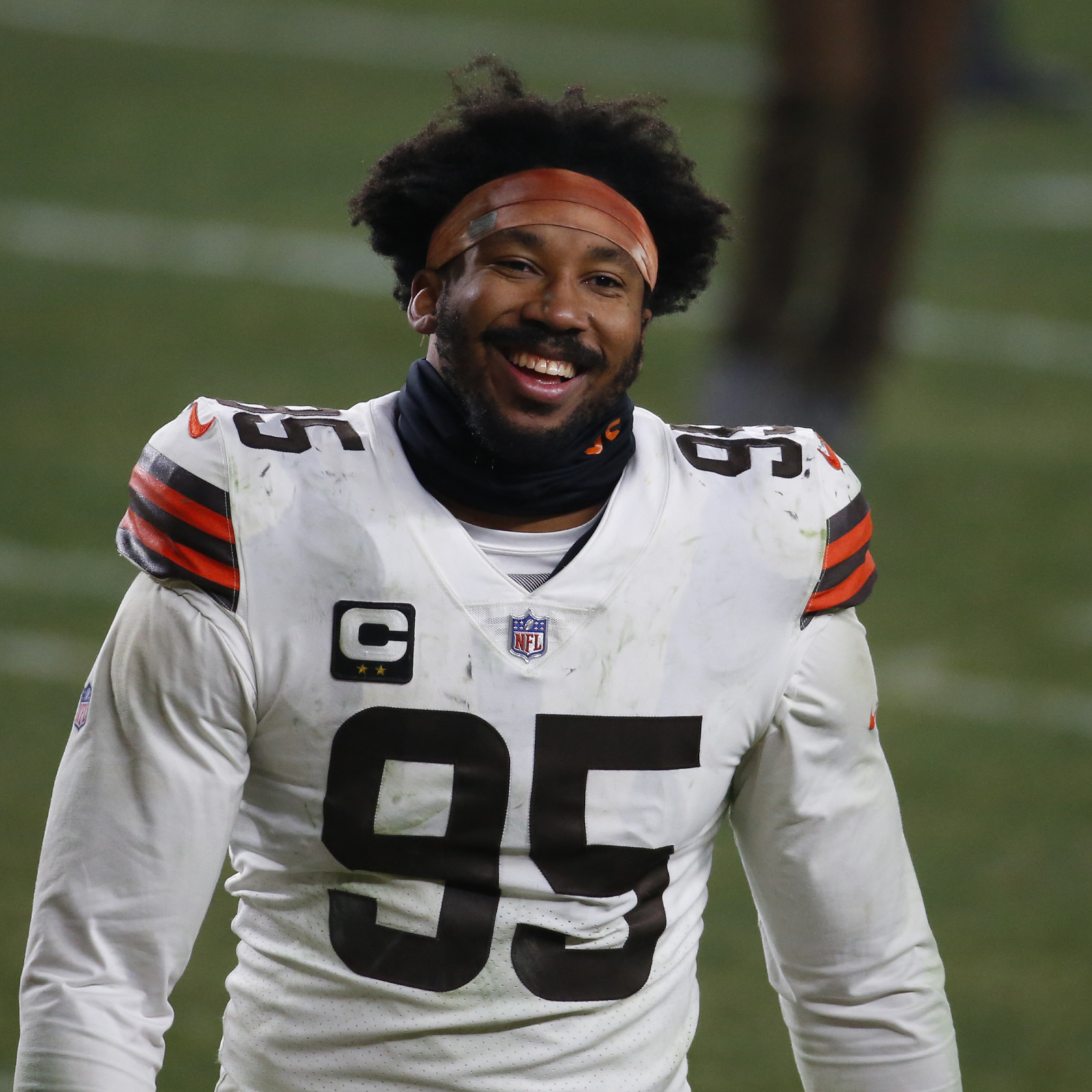 Cleveland Browns defensive end Myles Garrett warms up before the game  News Photo - Getty Images