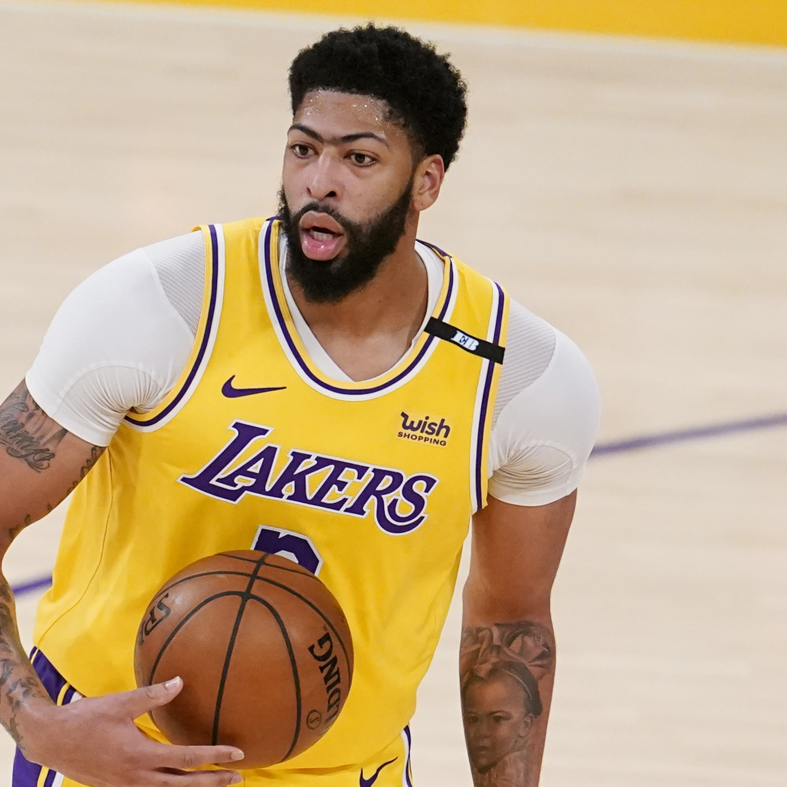 Anthony Davis: How Lakers star balances hoops, business in Hollywood