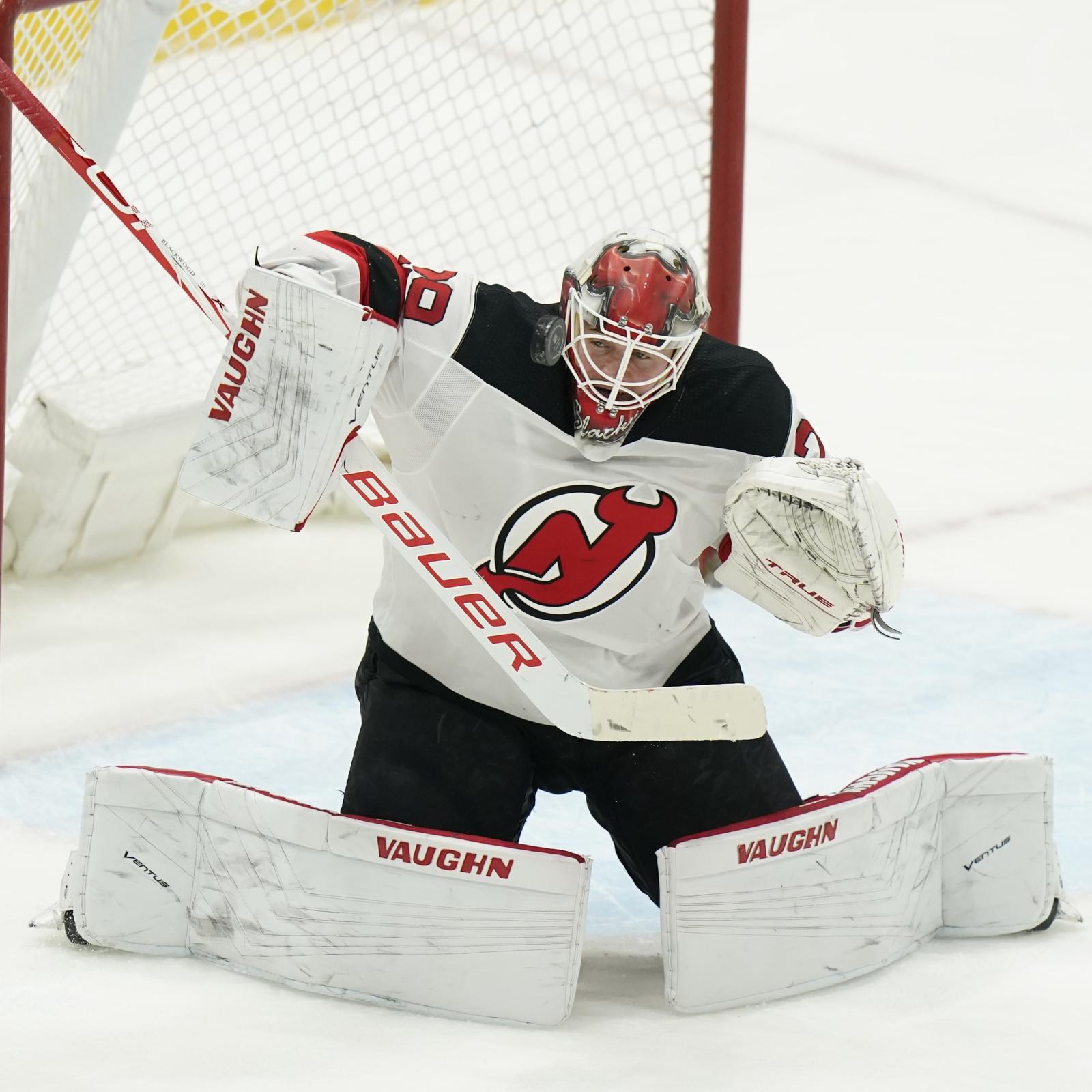 After Devils' Mackenzie Blackwood gets hurt in warmups, Scott