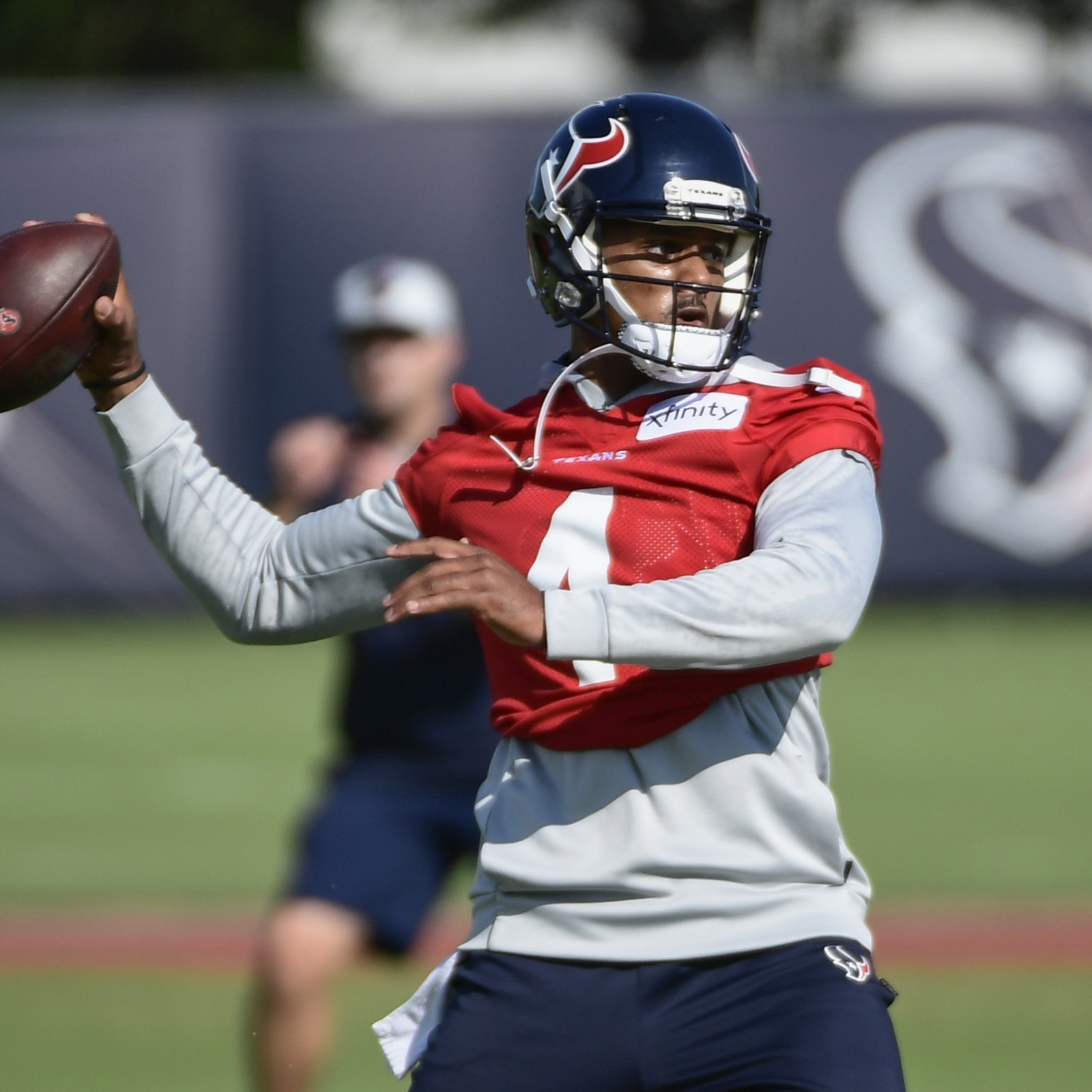 NFL insider argues against Eagles trading for Texans' Deshaun